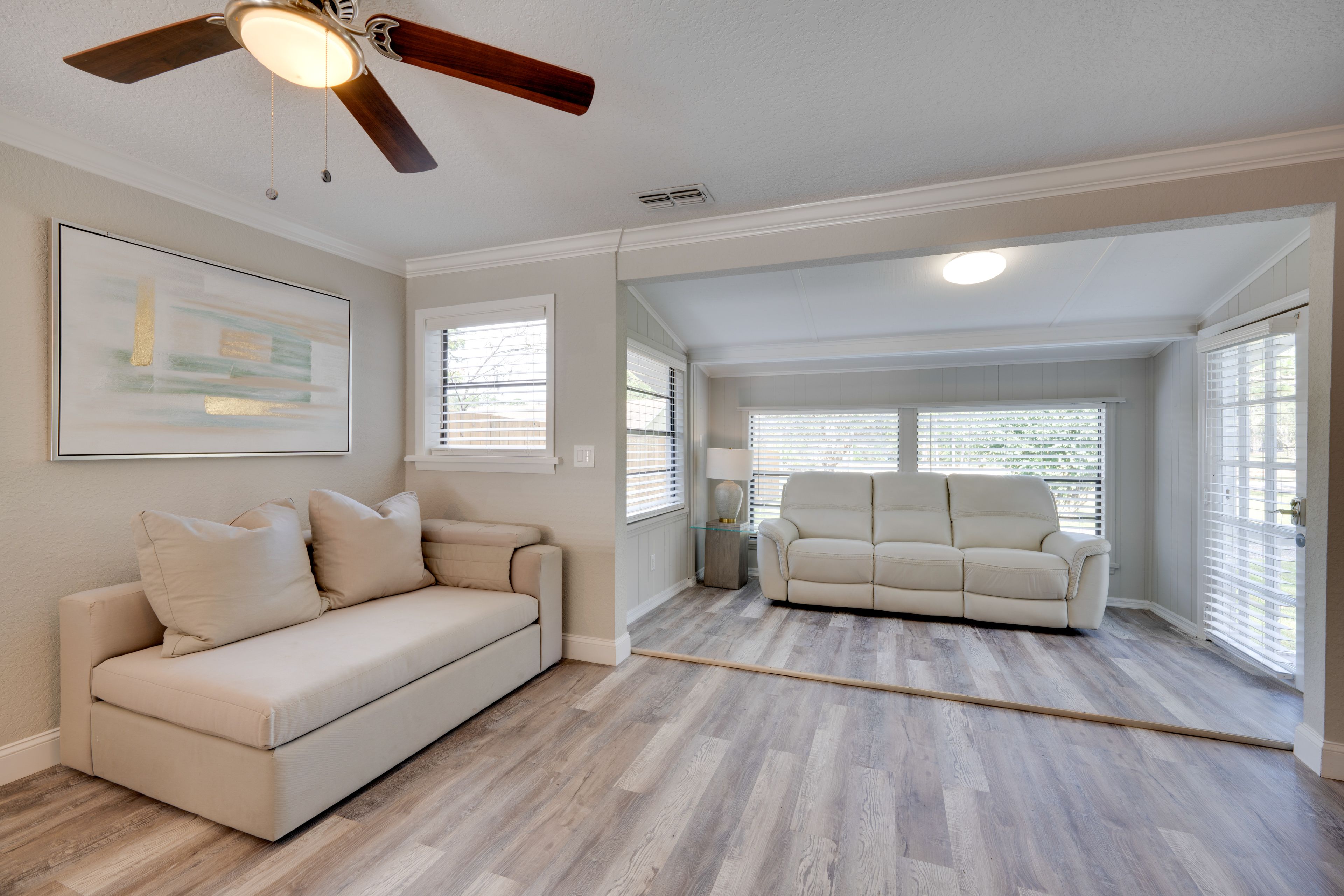 Living Room | Free WiFi | Central A/C | Smart TV