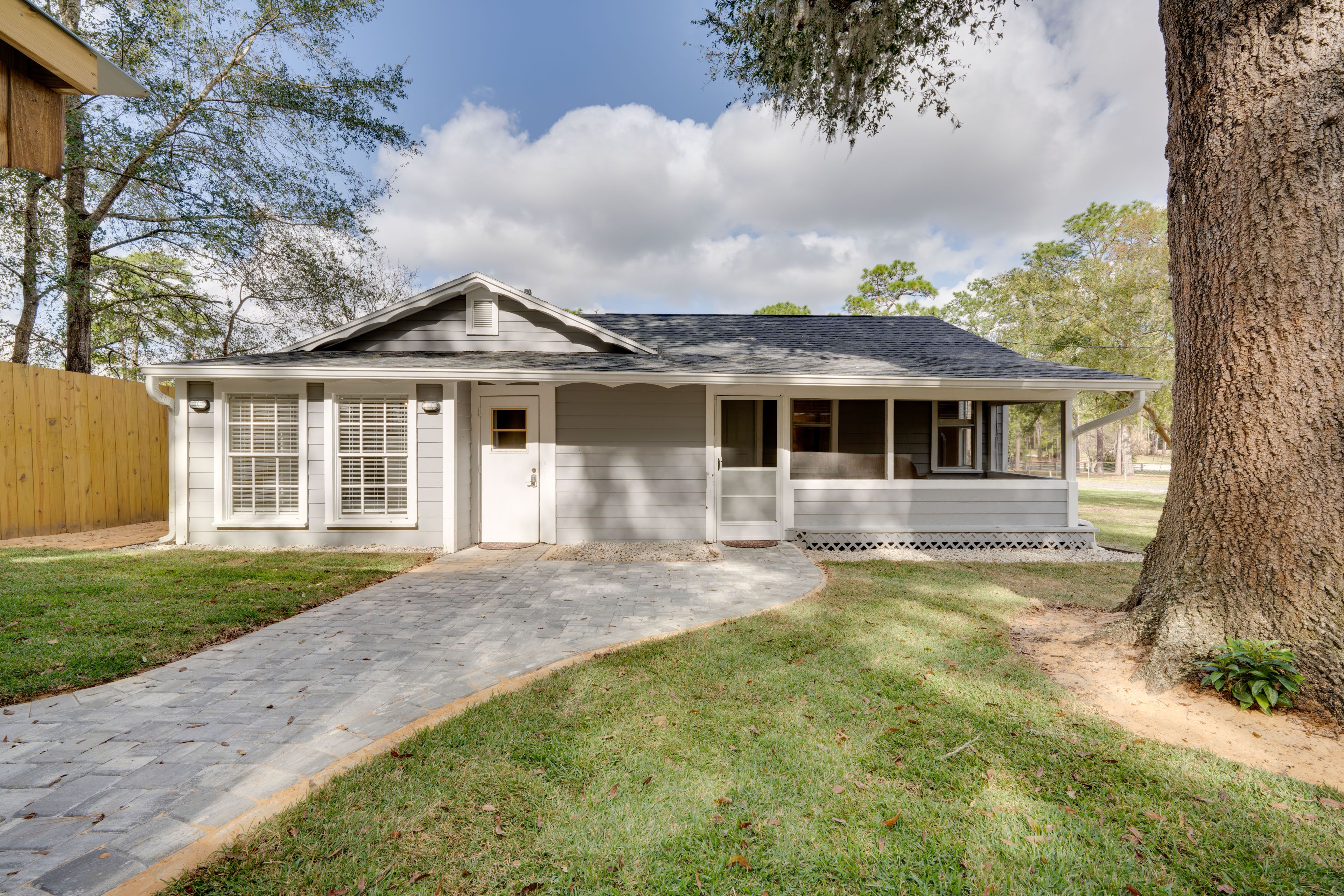 Exterior | Parking | Driveway (4 Vehicles) | Trailers Welcome