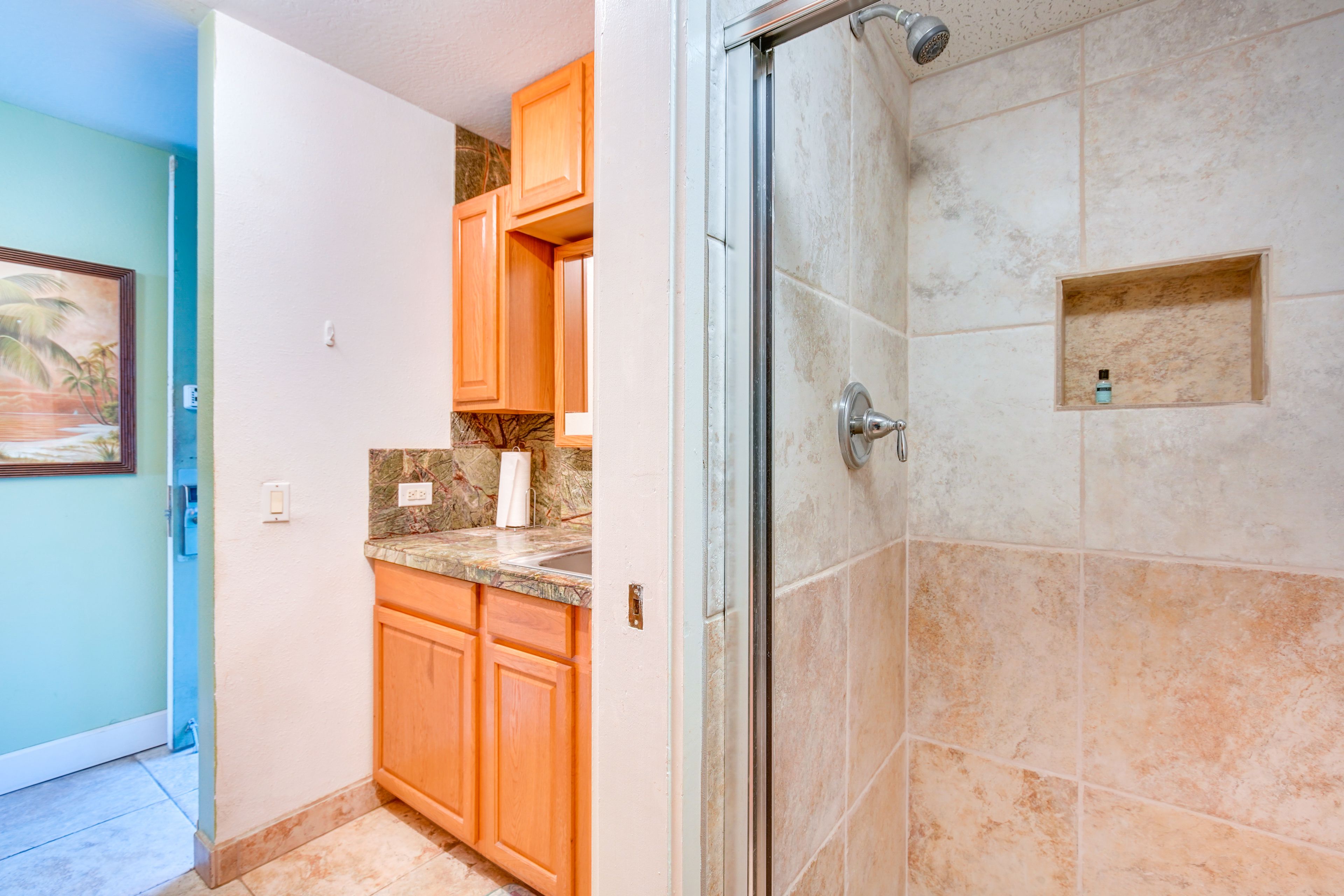 Full Bathroom | Walk-In Shower | Towels | Complimentary Toiletries | Hair Dryer