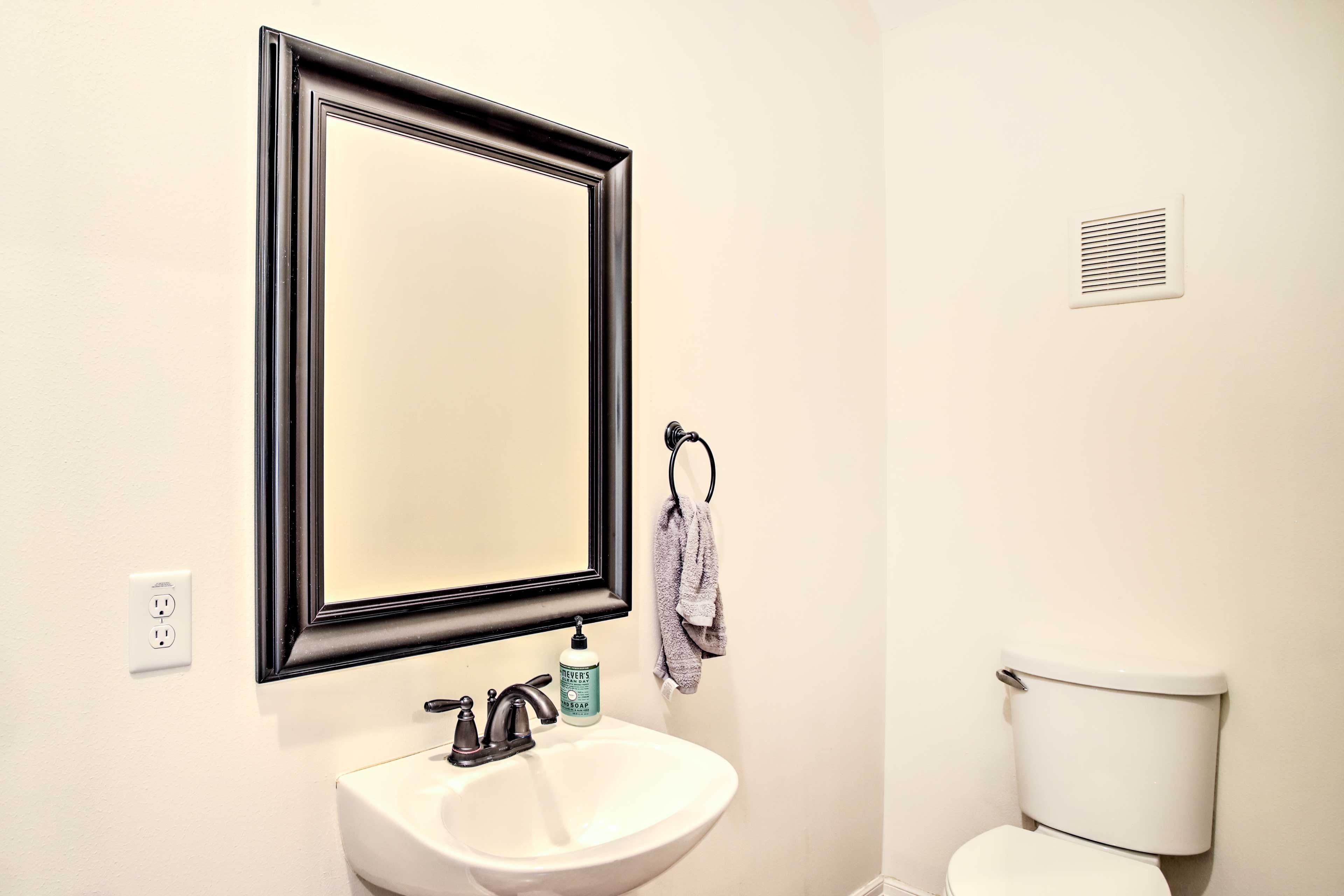 Half Bathroom | Towels Provided
