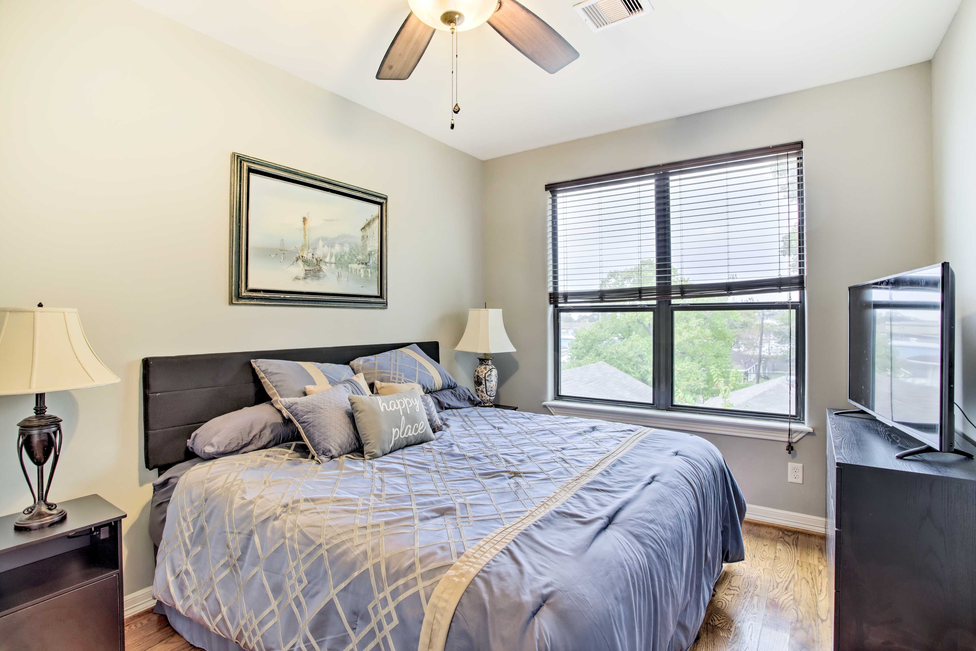 Bedroom 2 | King Bed | Smart TV