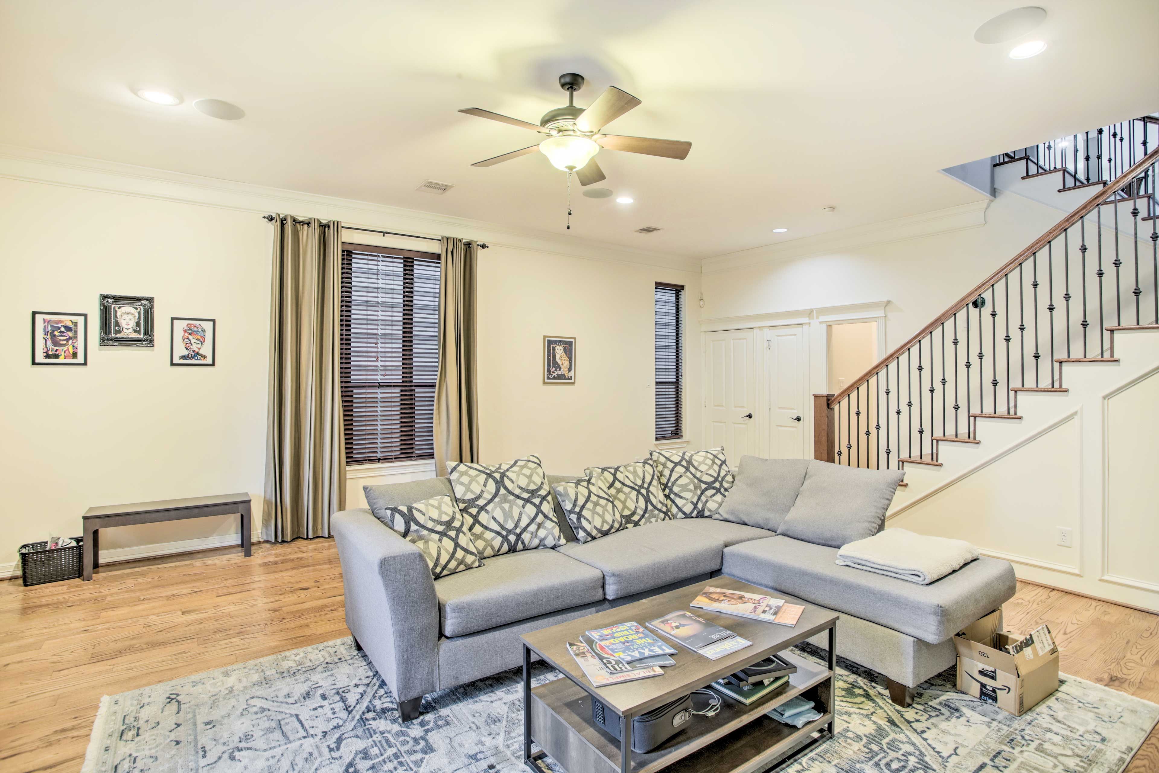 Living Room | Smart TV | WiFi | Central A/C & Heat