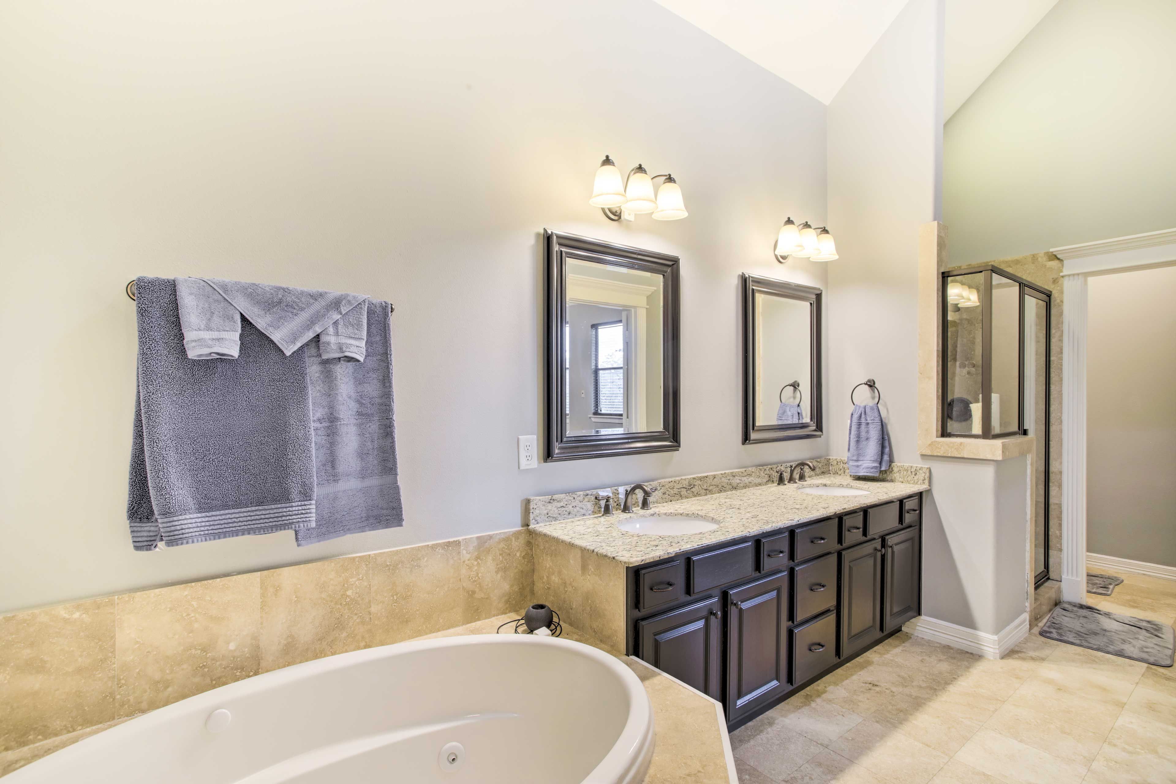 En-Suite Bathroom | Towels Provided