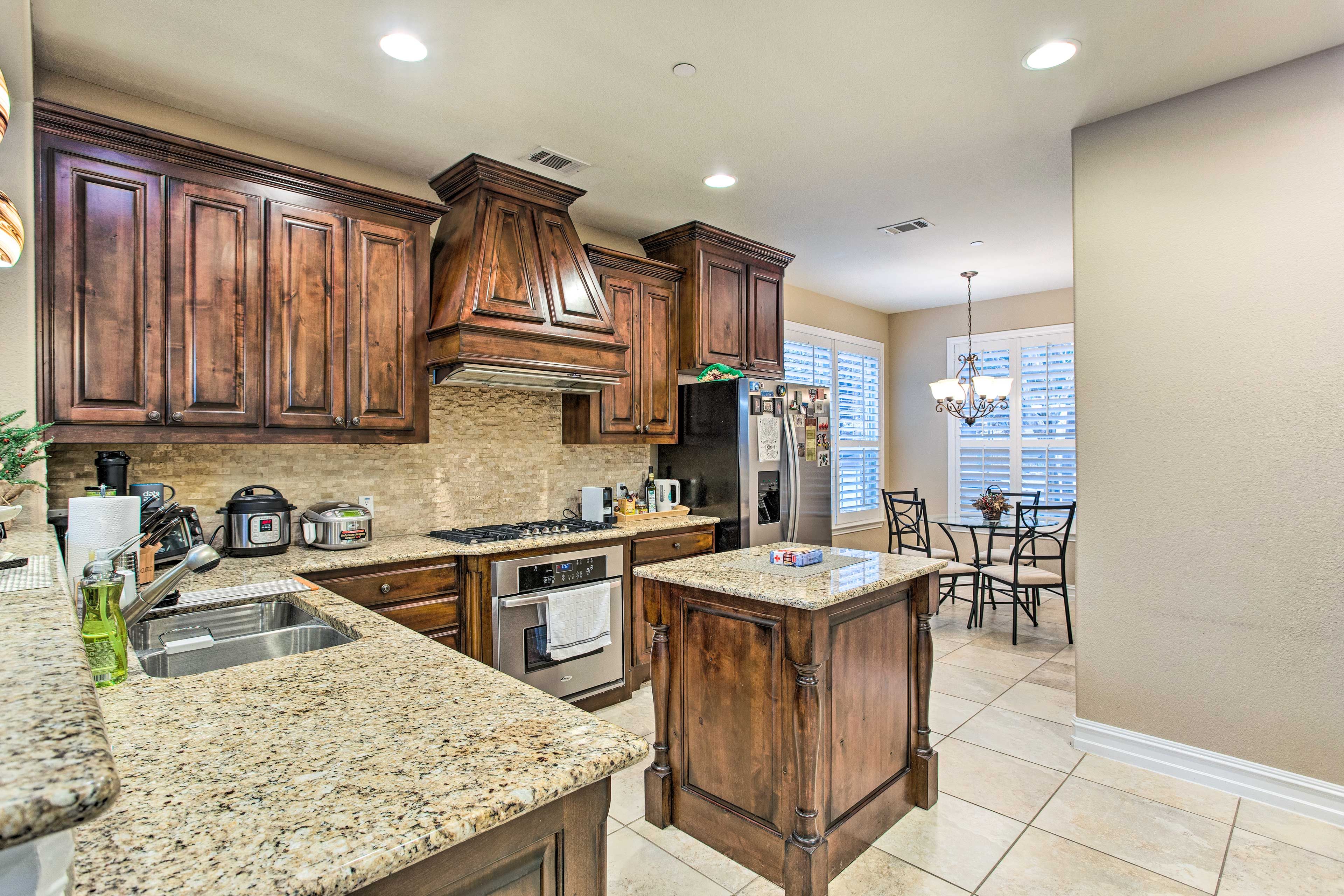 Kitchen | Coffee Maker | Toaster | Blender | Cooking Basics | Breakfast Bar