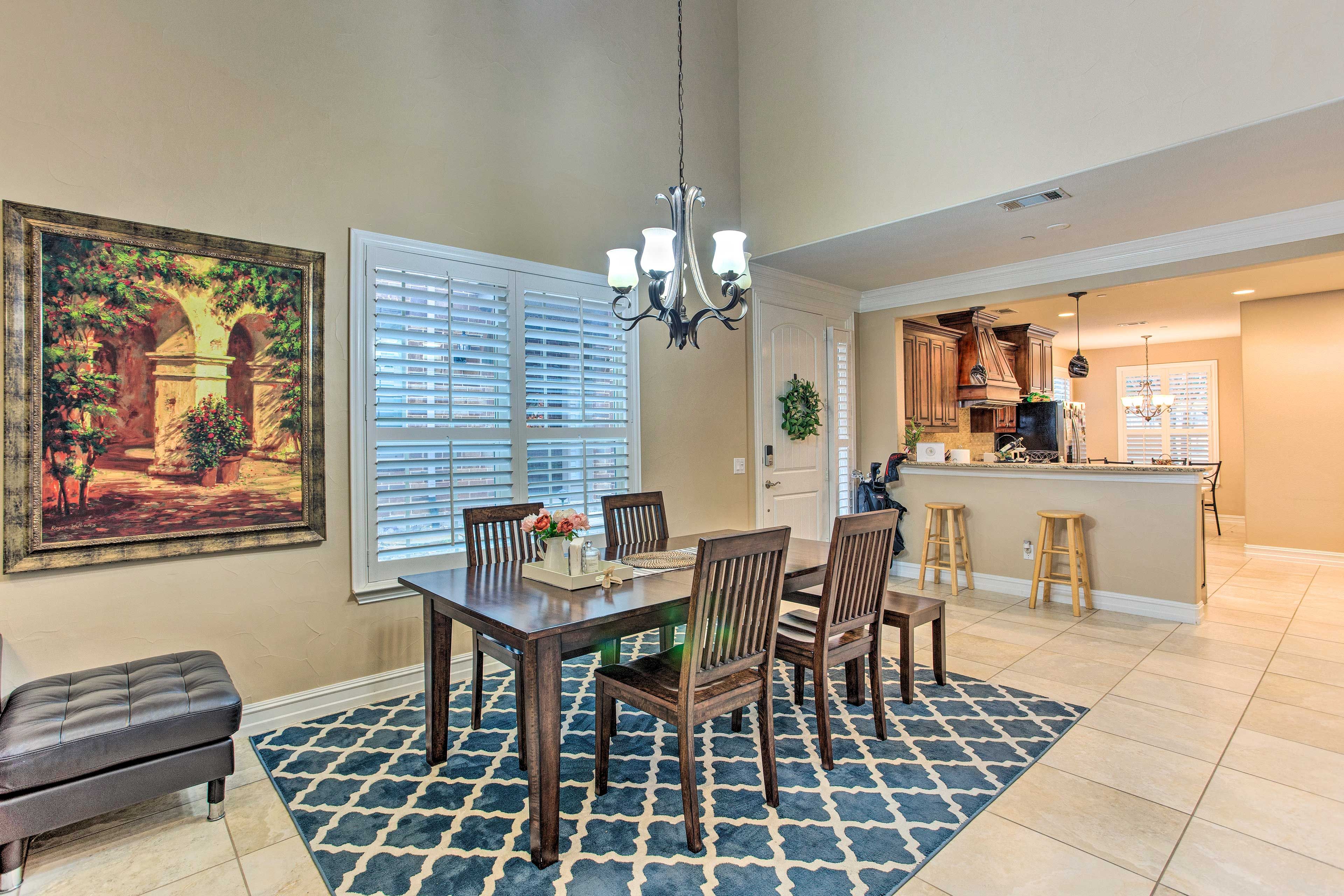 Dining Area | Dishware & Flatware Provided