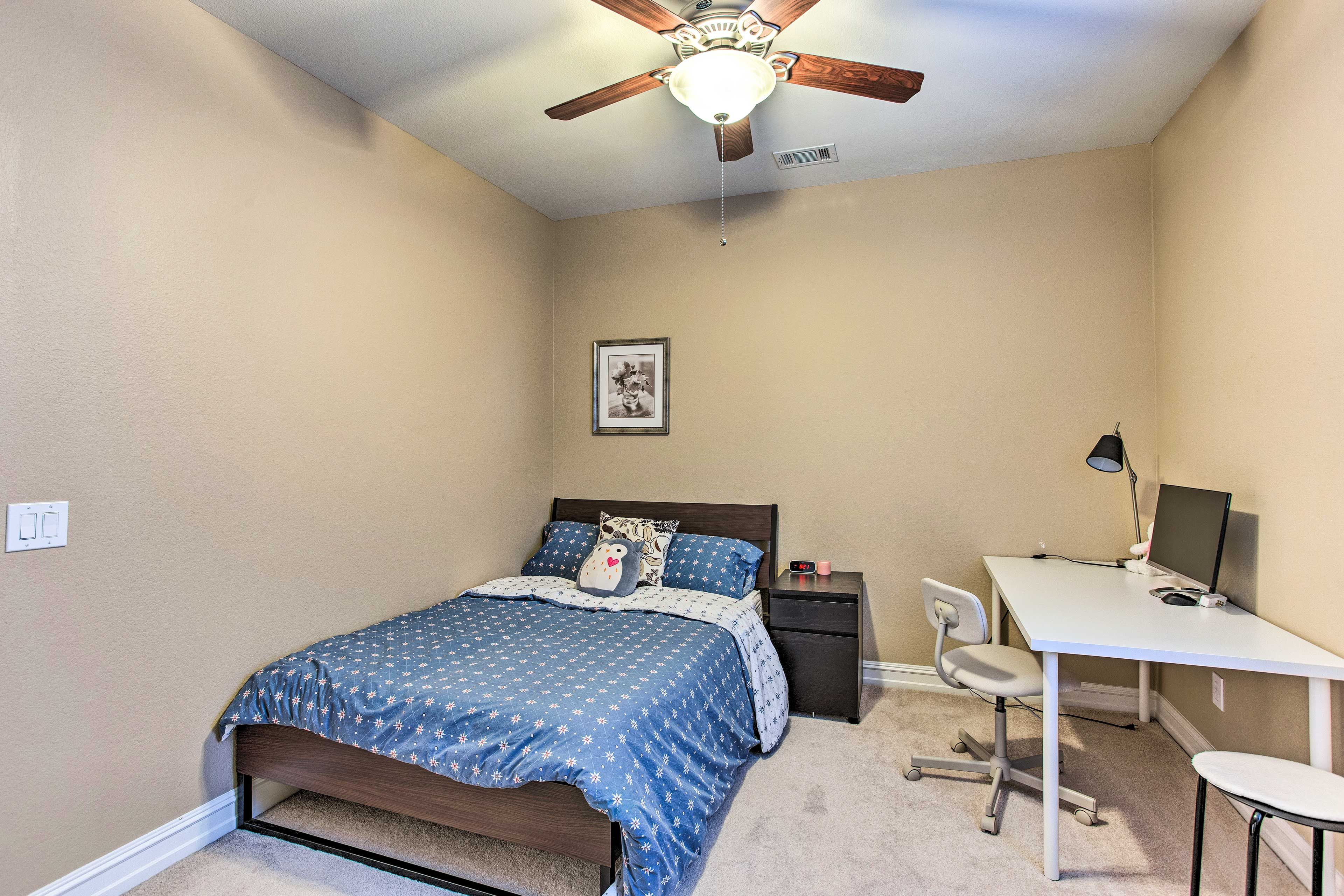 Bedroom 2 | Full Bed | Workspace