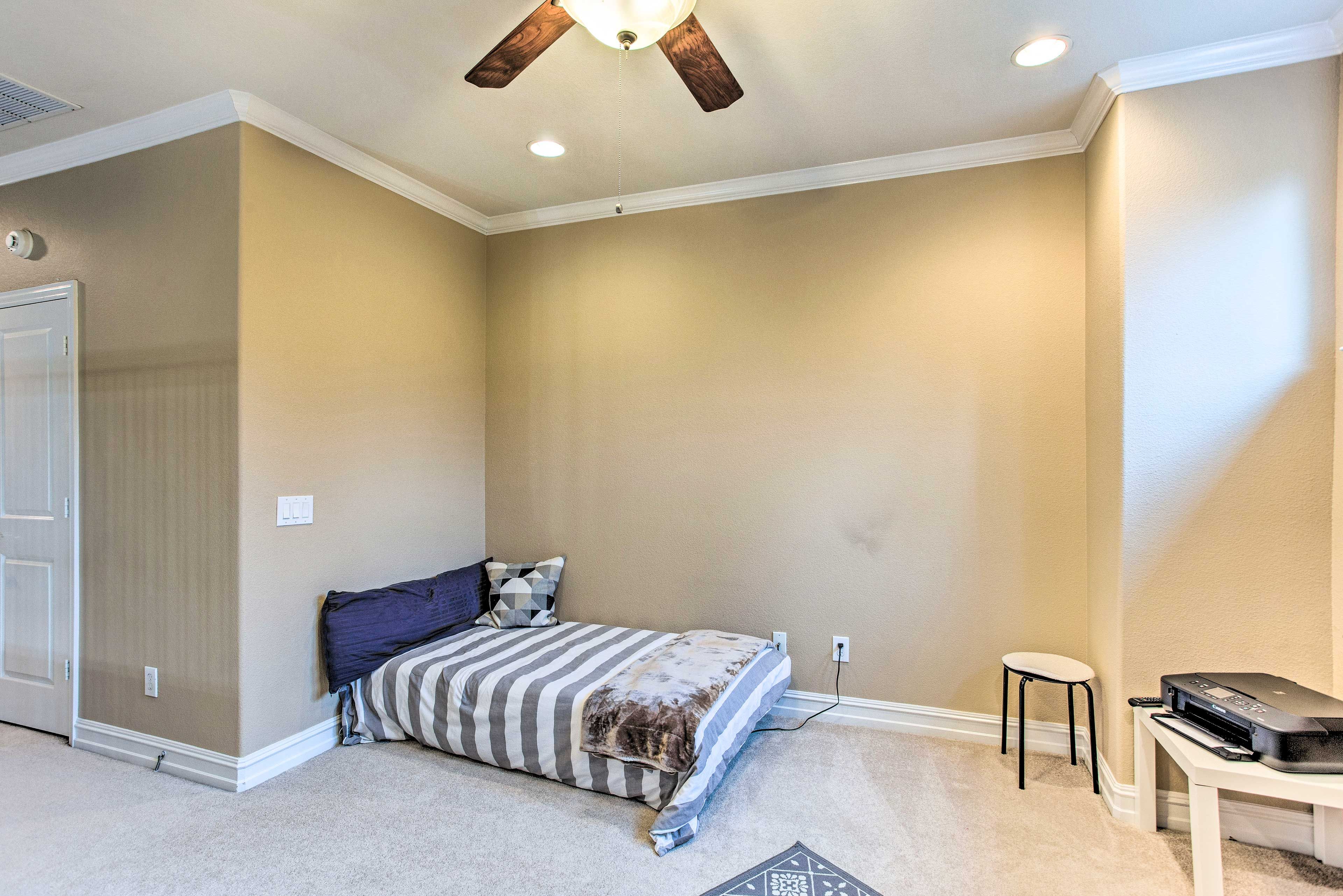 Game Room | Futon | Smart TV | Board Games