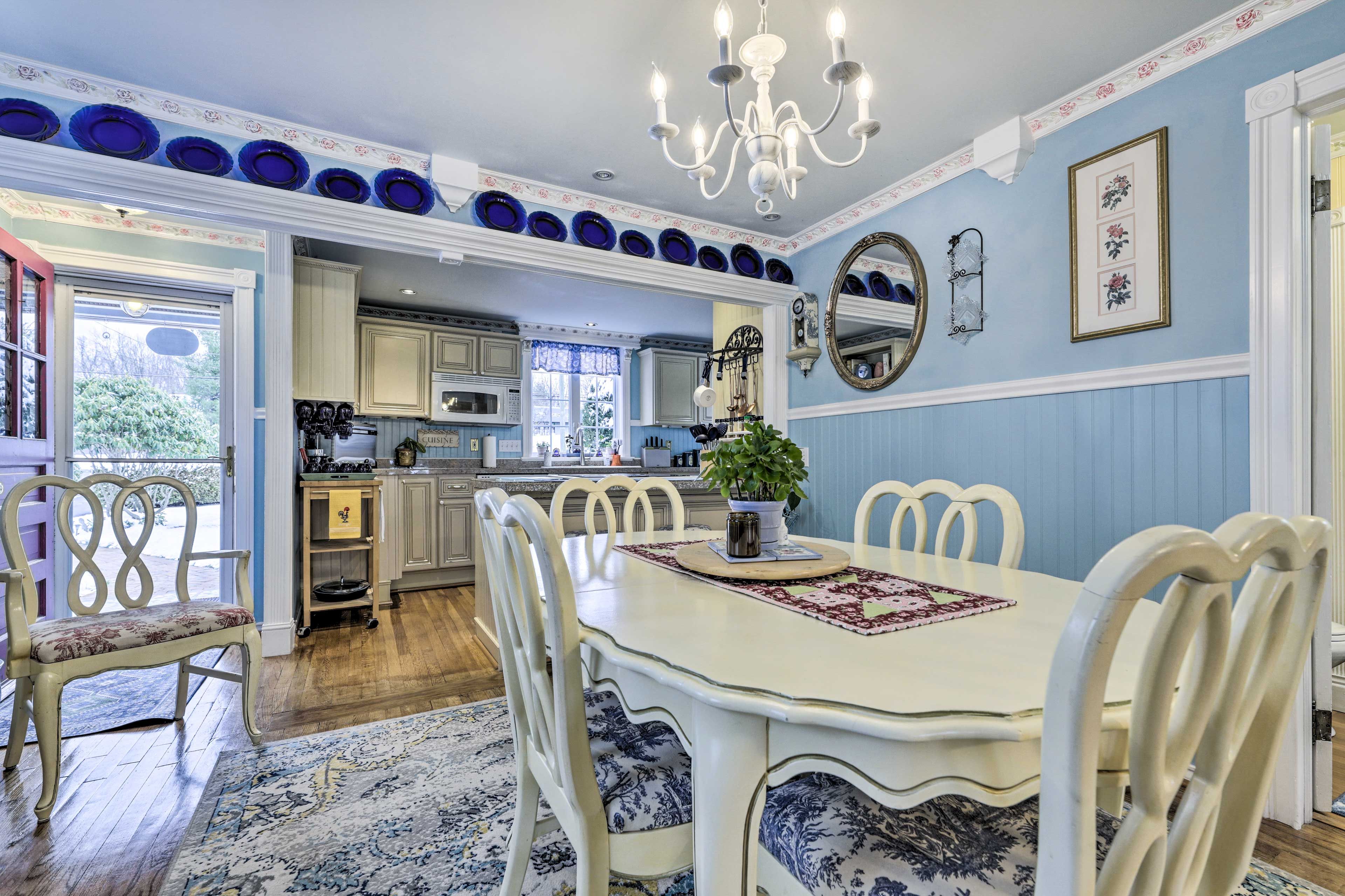 Dining Area | 1st Floor | Dishware/Flatware Provided