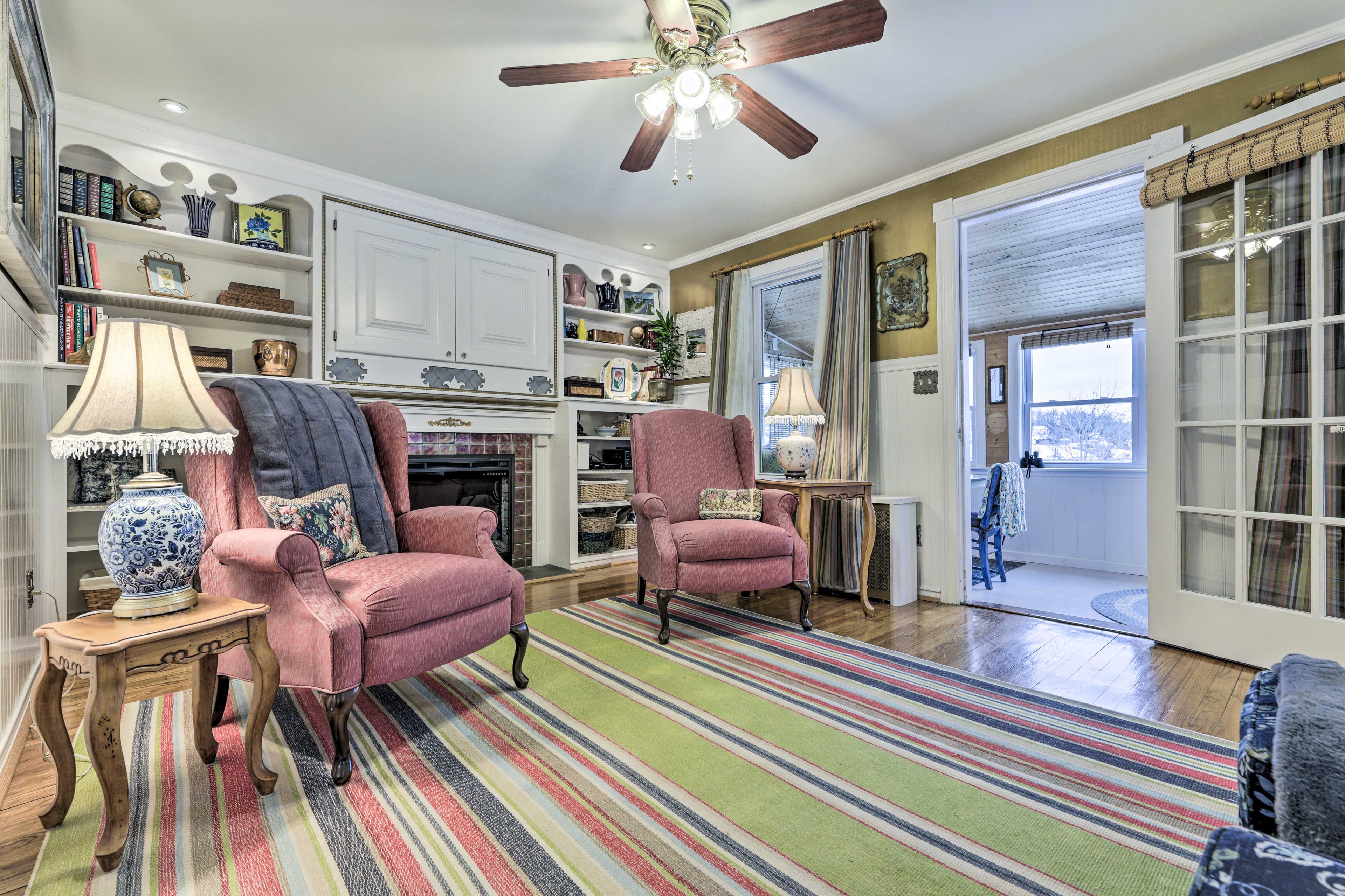 Living Room | 1st Floor | Queen Sleeper Sofa | Flat-Screen TV
