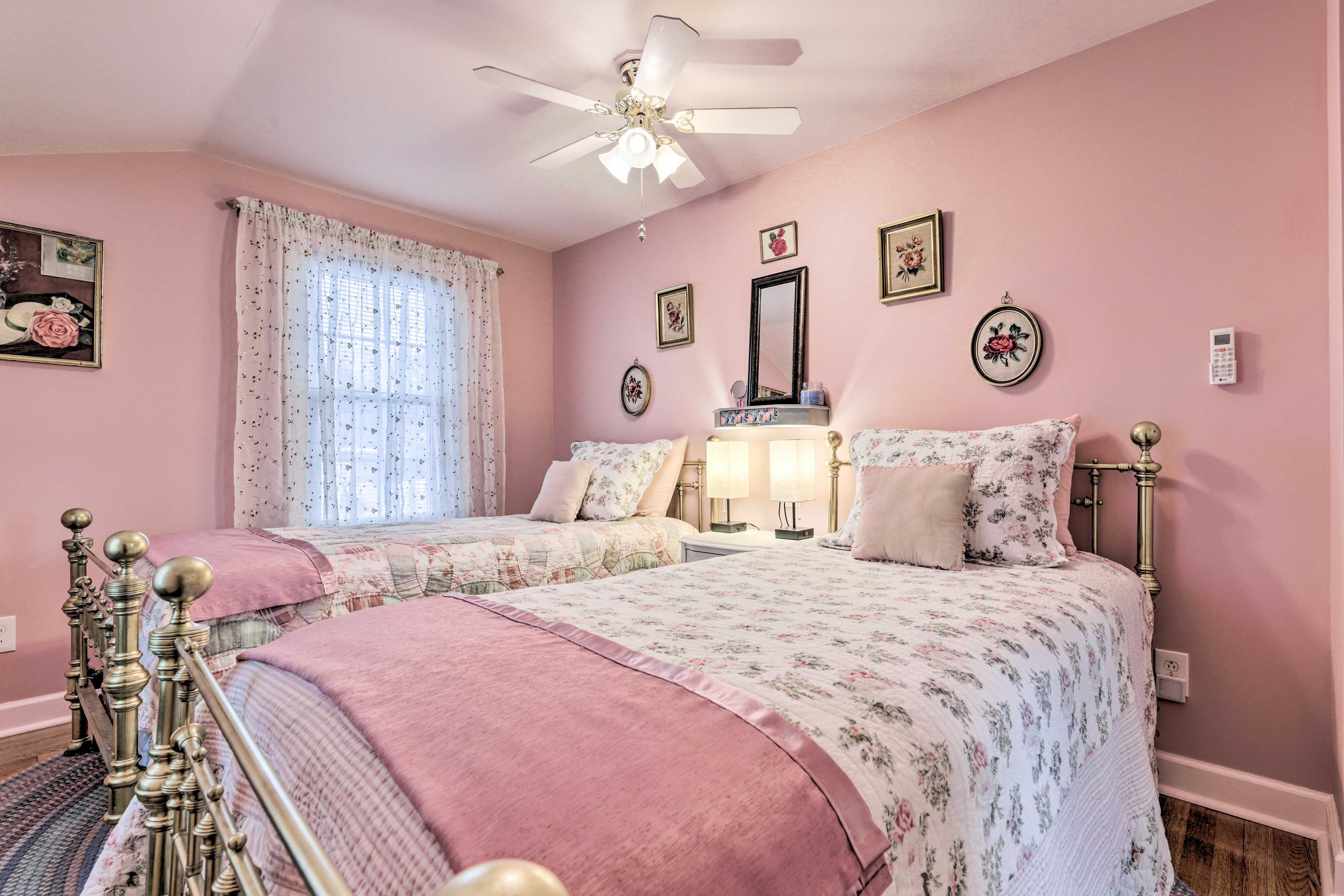 Bedroom 2 | 2nd Floor | 2 Twin Beds | Ceiling Fan