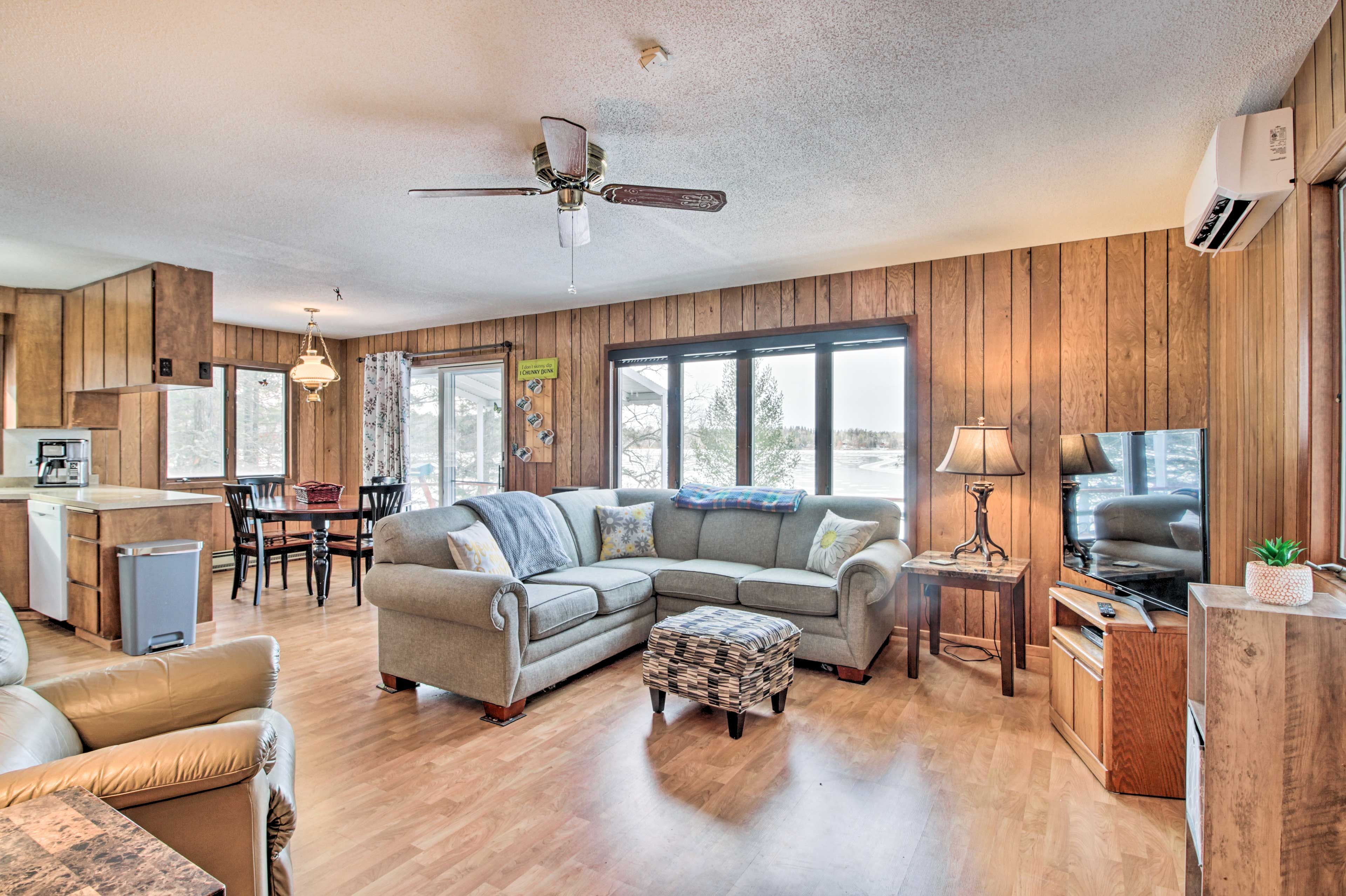 Living Room | Smart TV | Free WiFi | Central Heating & A/C