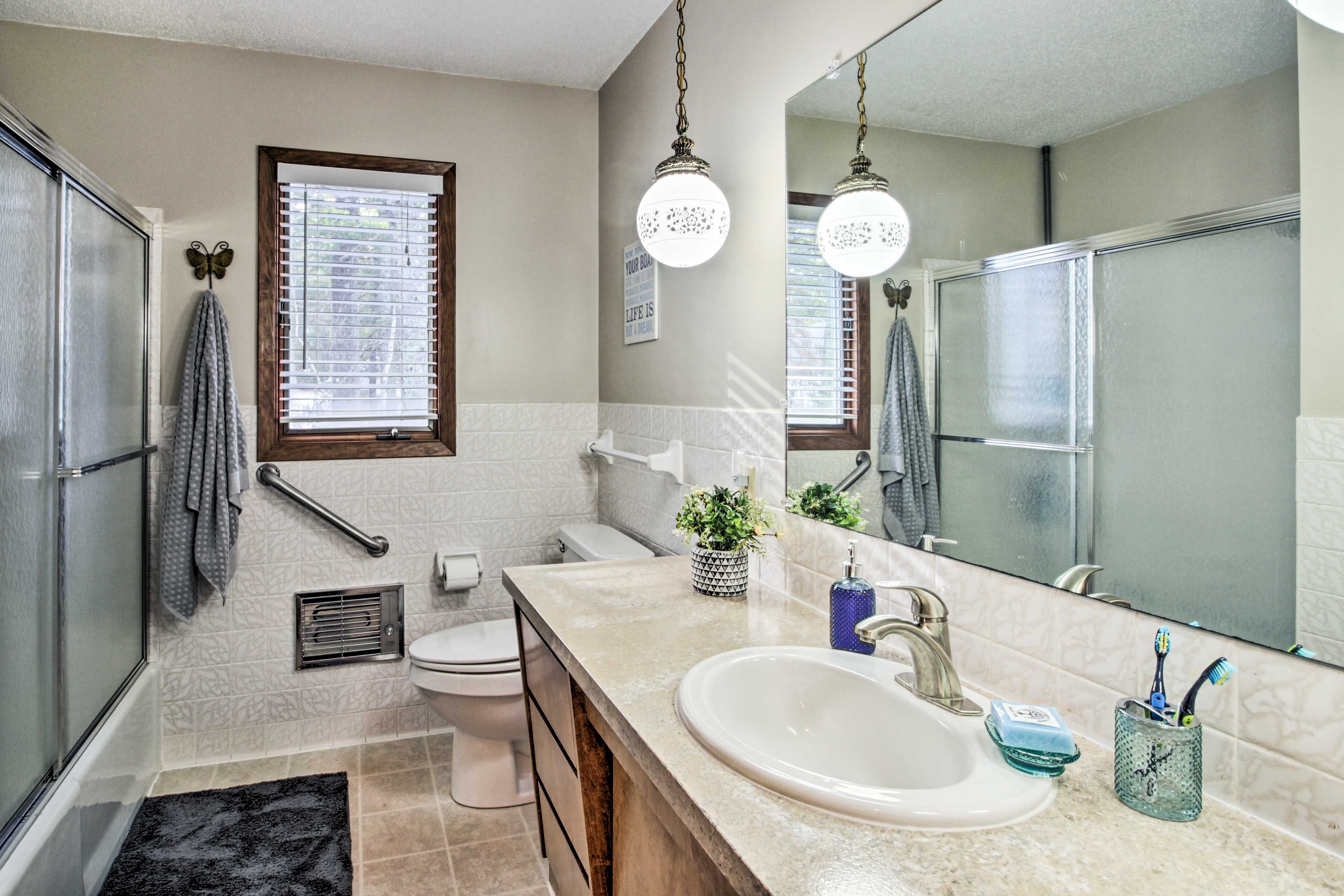 Full Bath | Towels Provided | Complimentary Toiletries