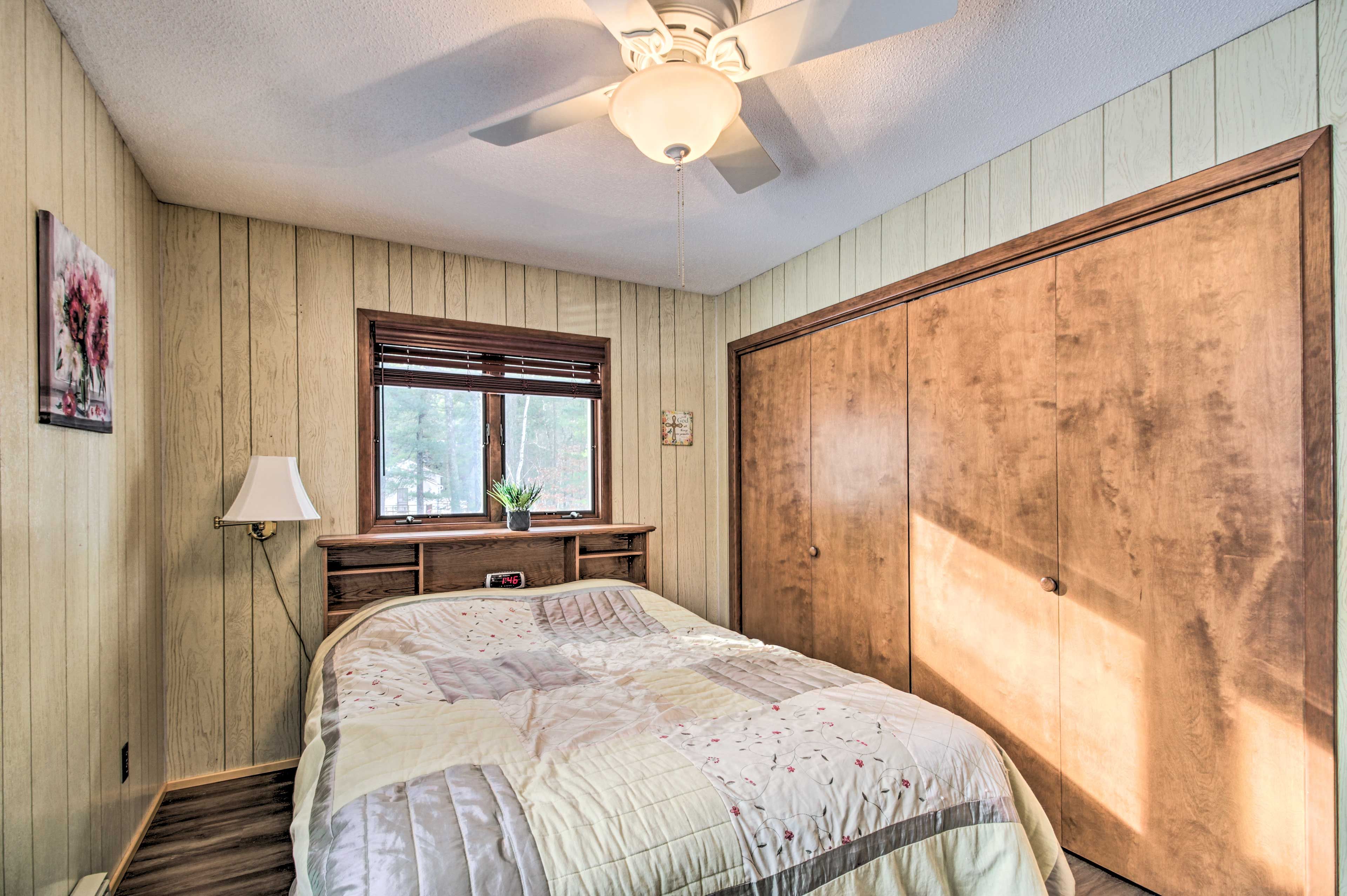Bedroom 1 | Queen Bed | Linens Provided