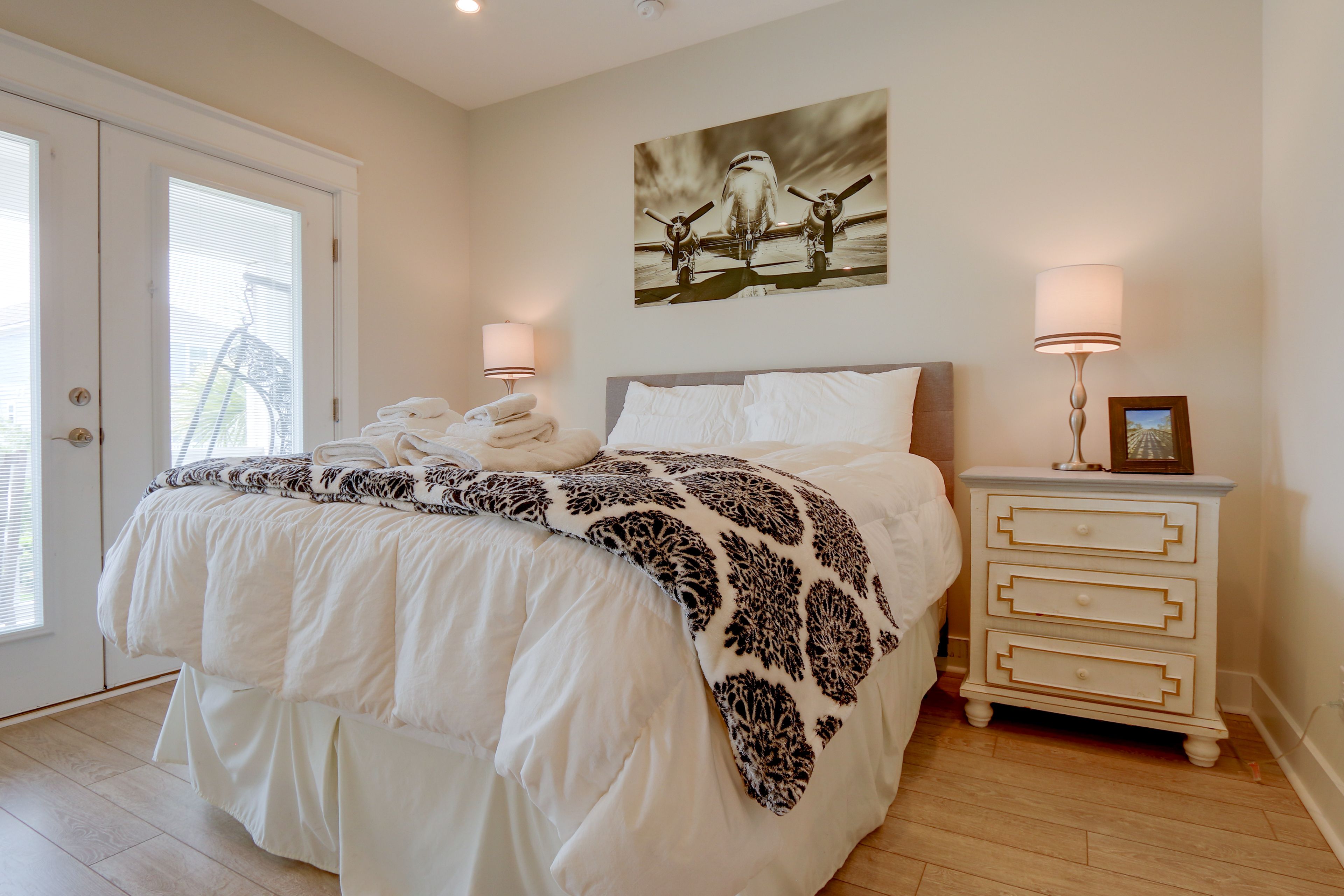 Bedroom 1 | Queen Bed | 2nd Floor | Private Deck | En-Suite Bathroom