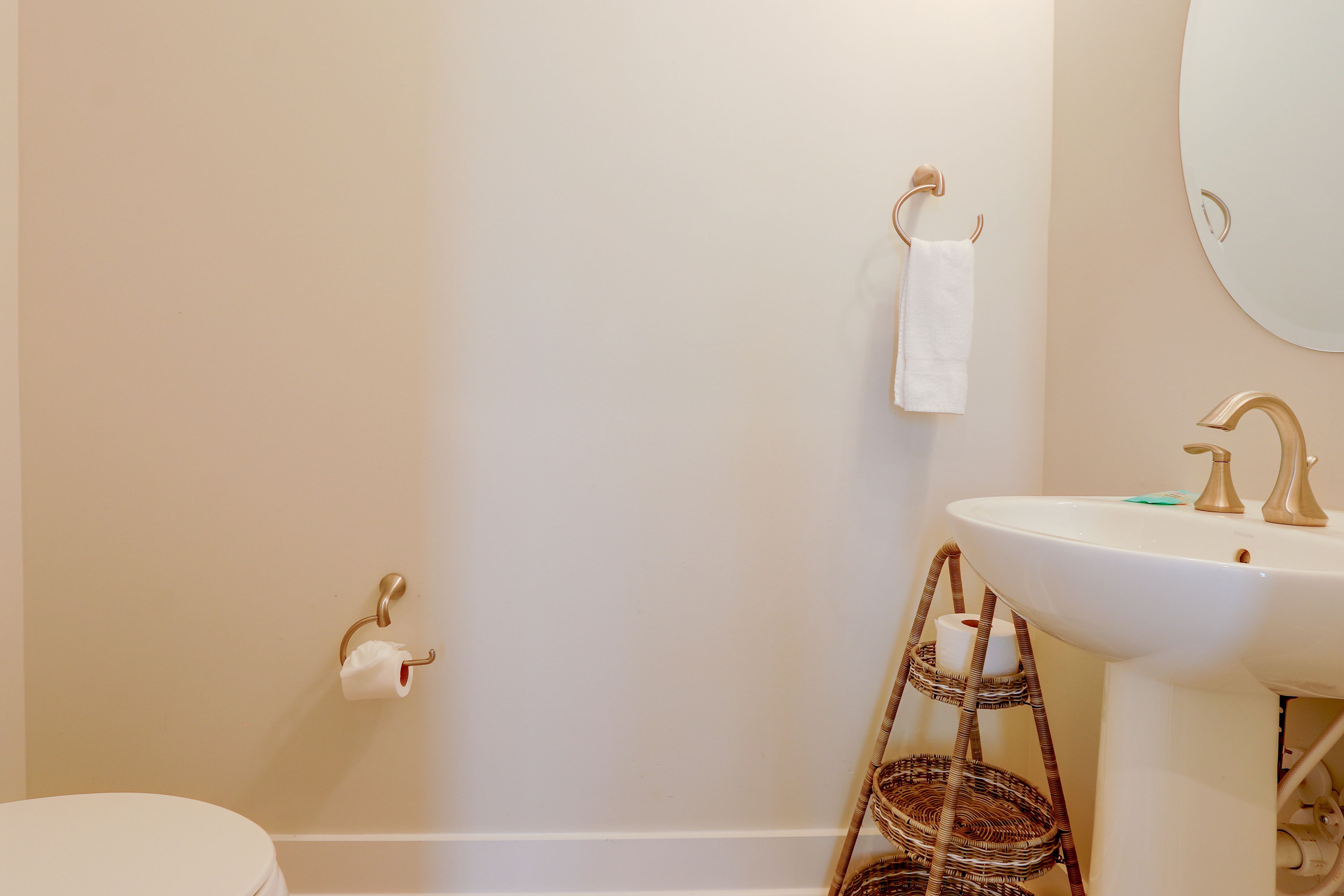 Half Bathroom | 2nd Floor