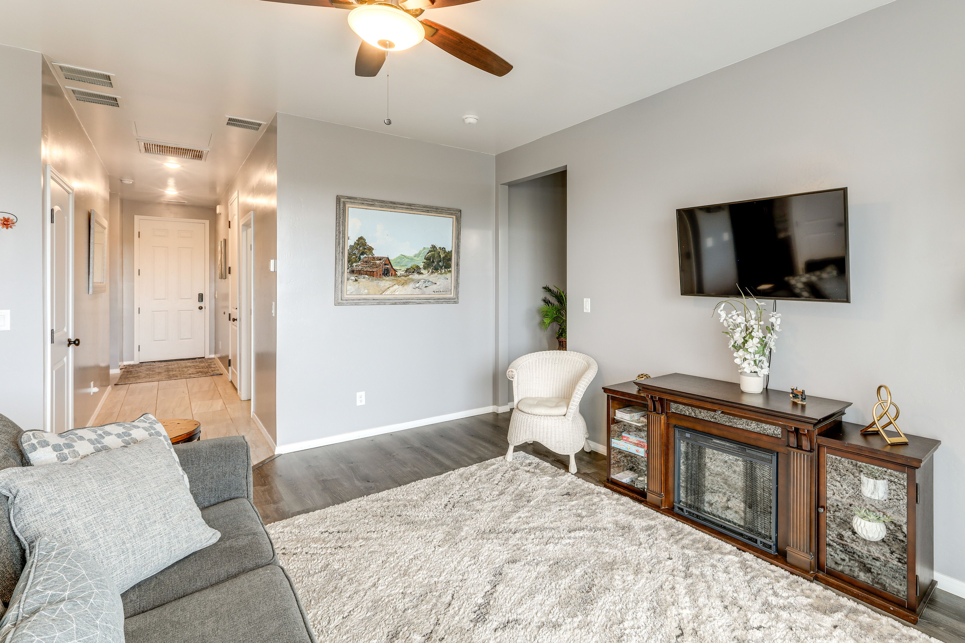 Living Room | Smart TV w/ Cable | Fireplace | Central Heating & A/C