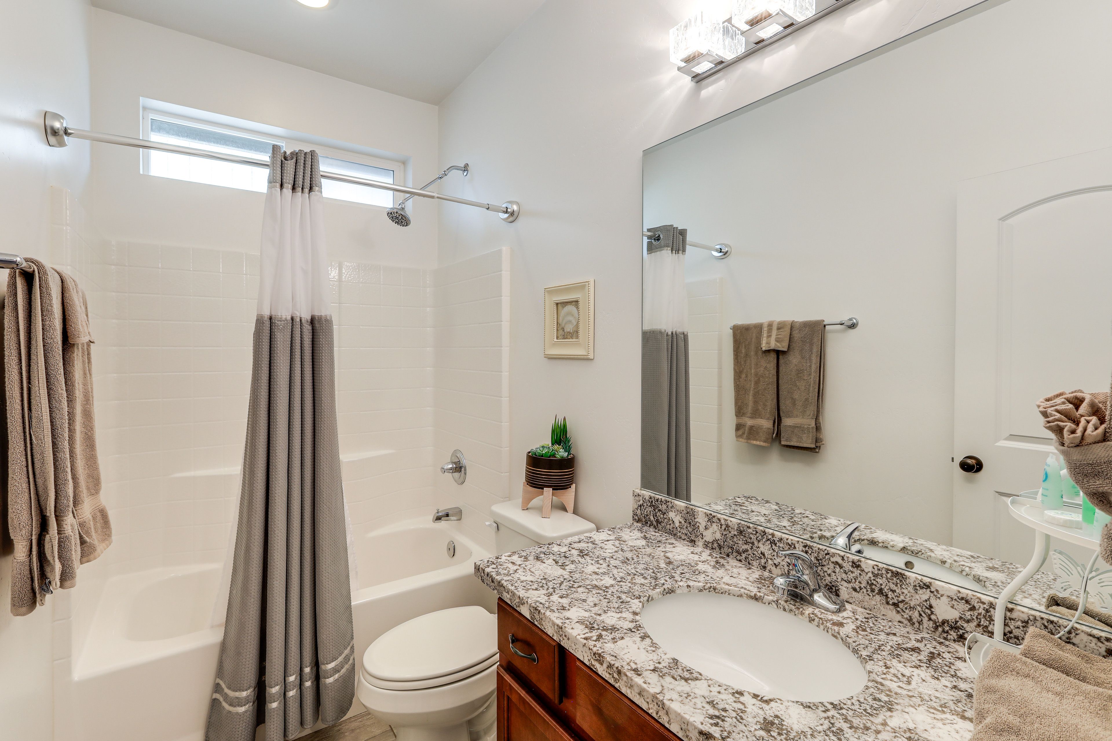 Full Bathroom