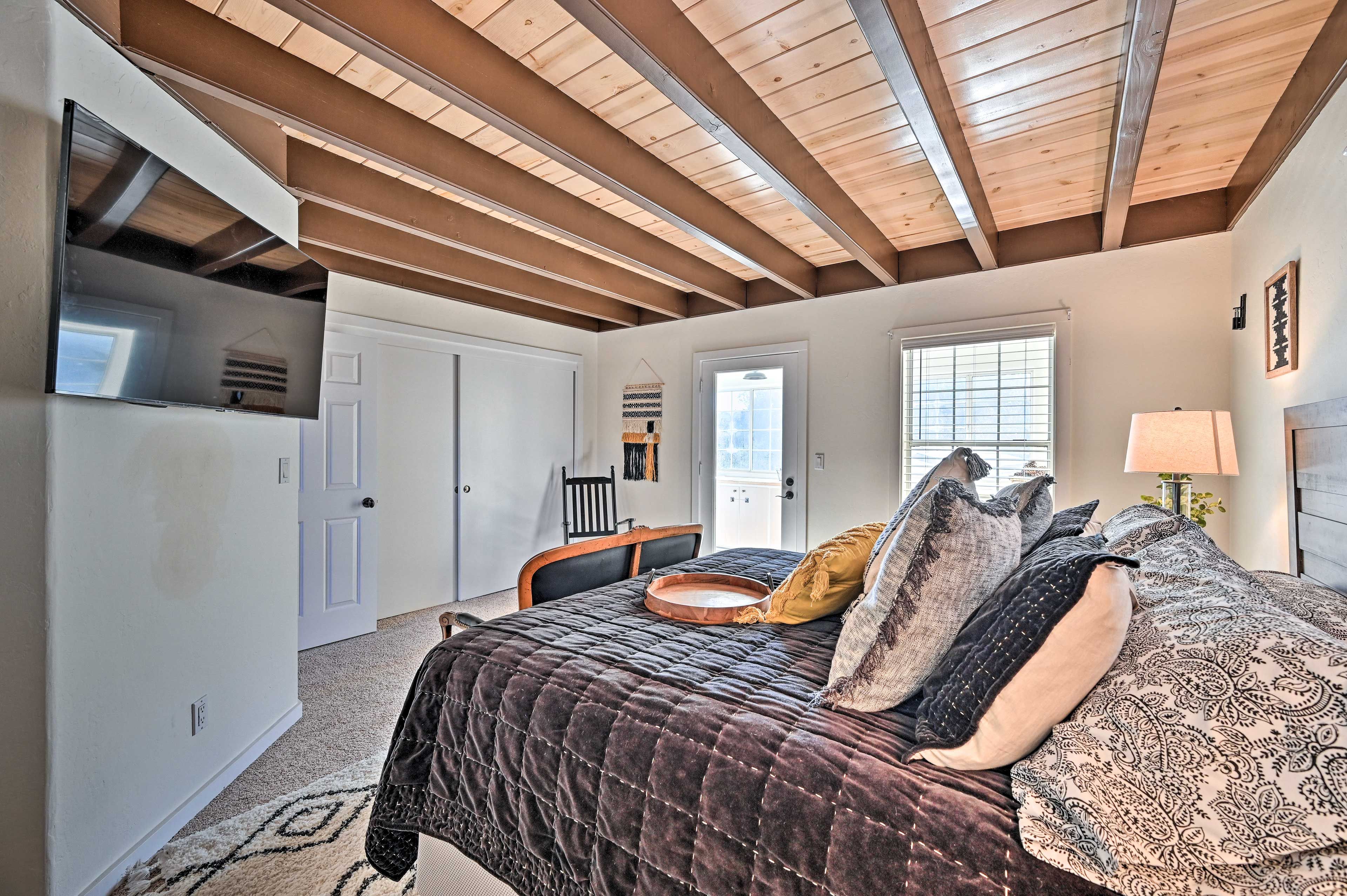 Bedroom 1 | California King Bed | Smart TV | 1st Floor