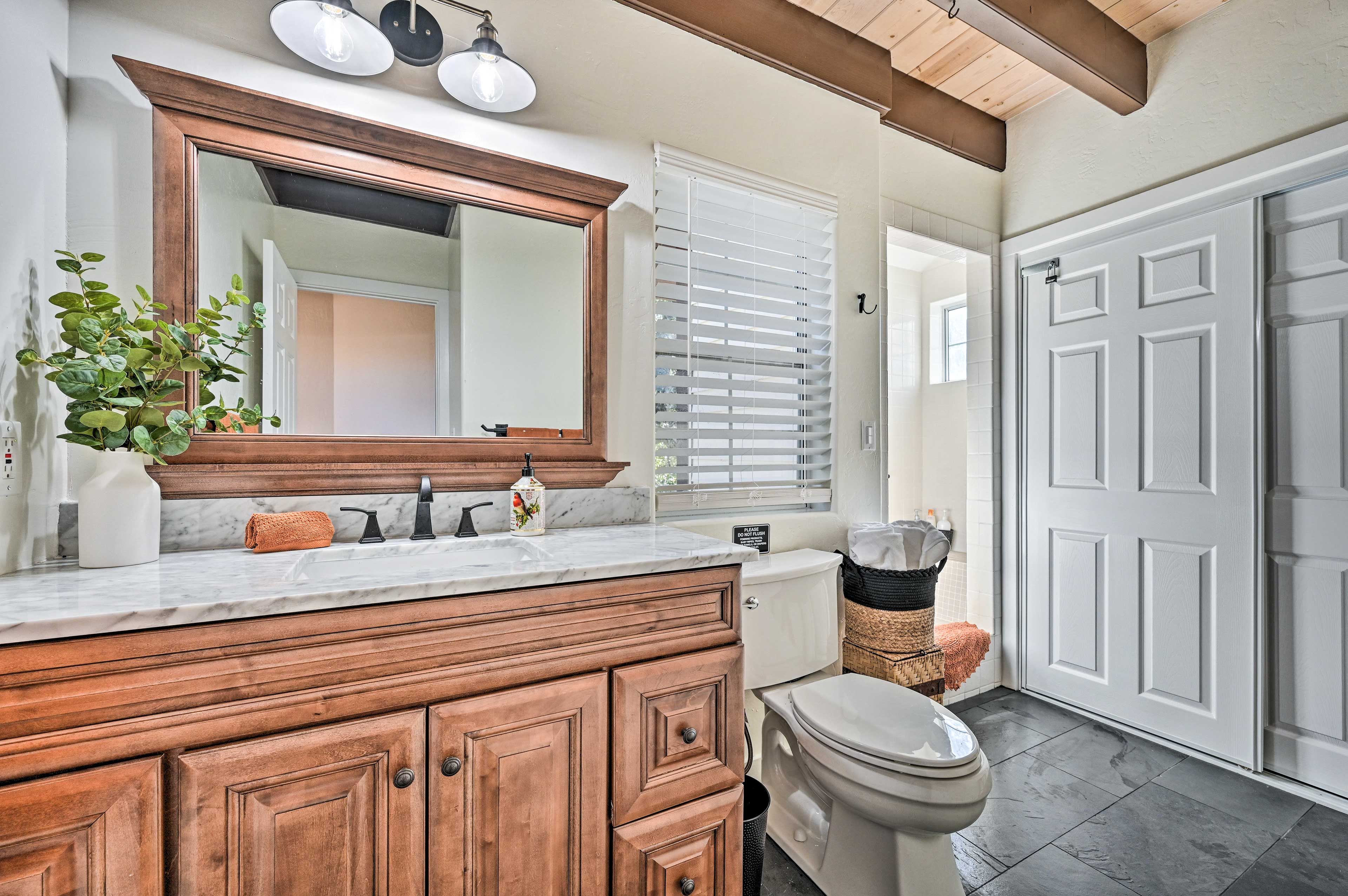Full Bathroom | Towels Provided