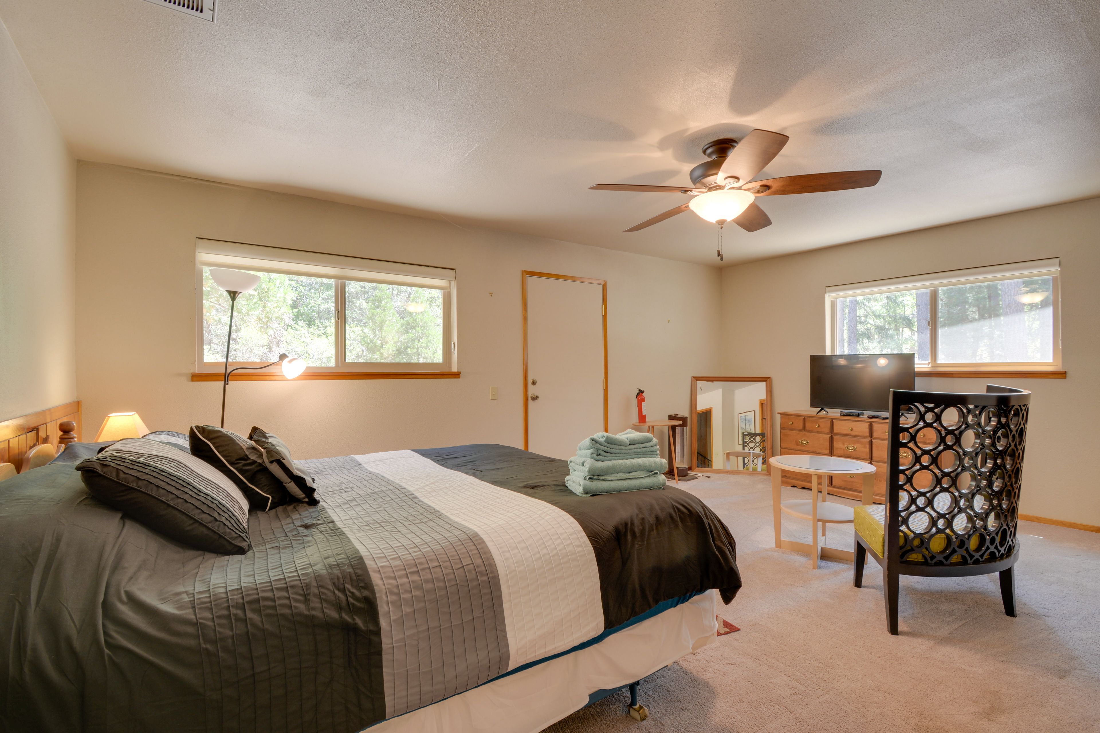 Bedroom 1 | King Bed | Linens Provided