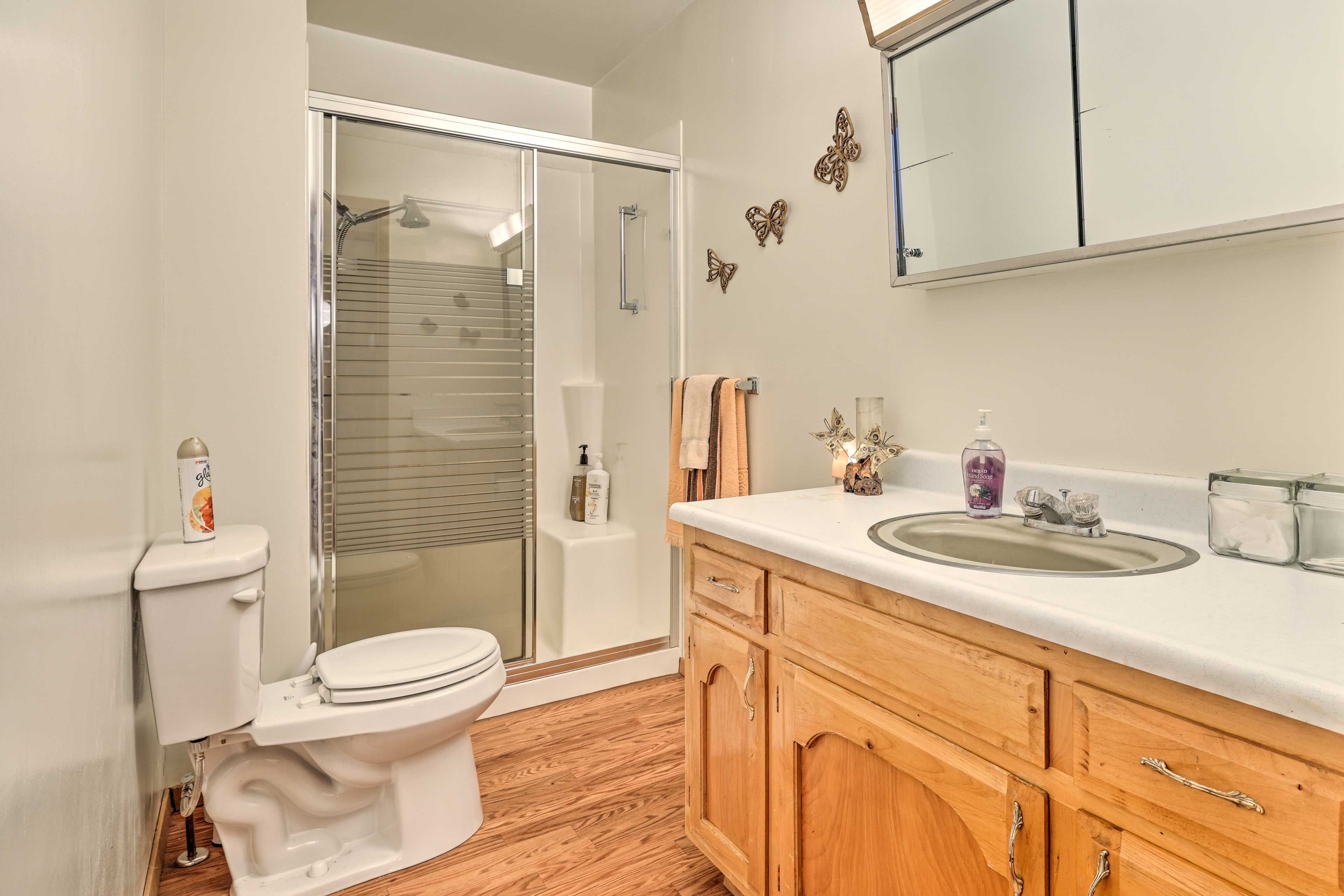 Full Bathroom | Complimentary Toiletries
