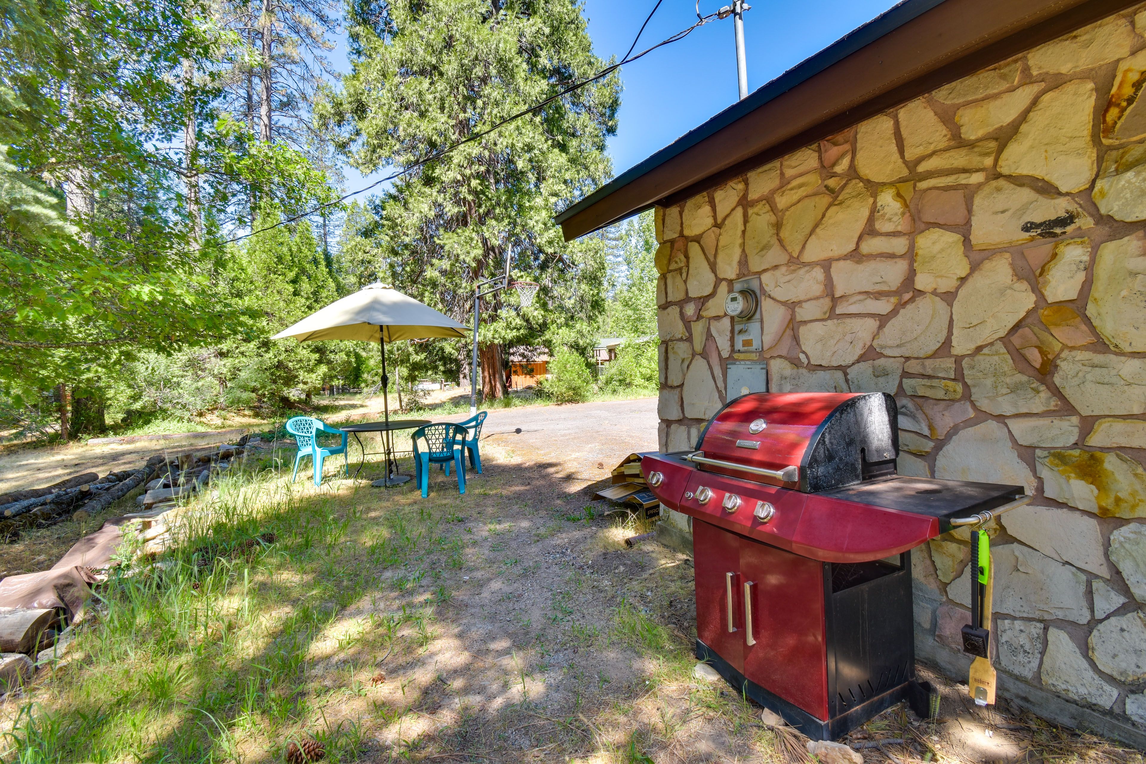 Private Yard | Basketball Hoop | Gas Grill