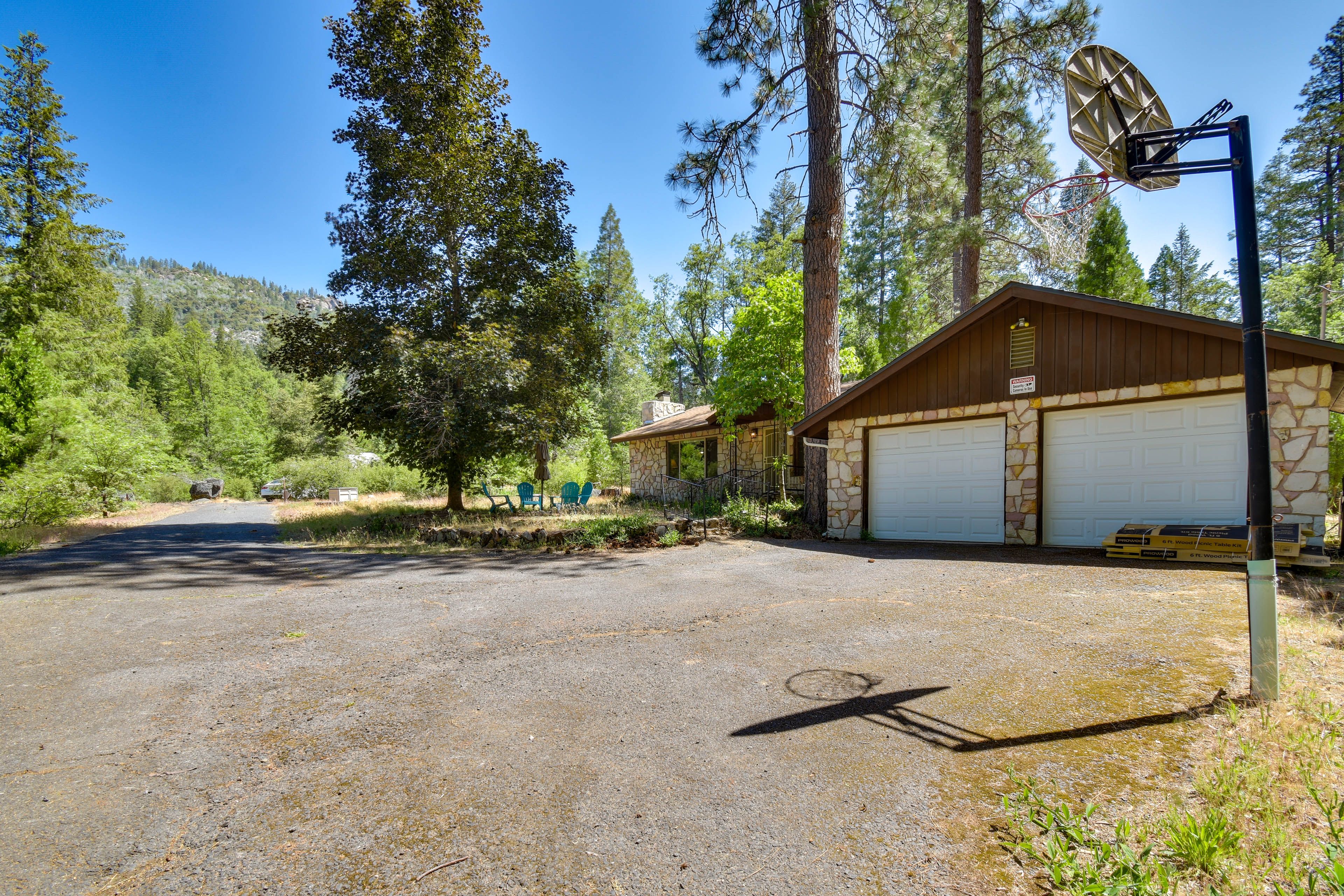 Parking | Driveway (6 Vehicles) | RV/Trailer Parking