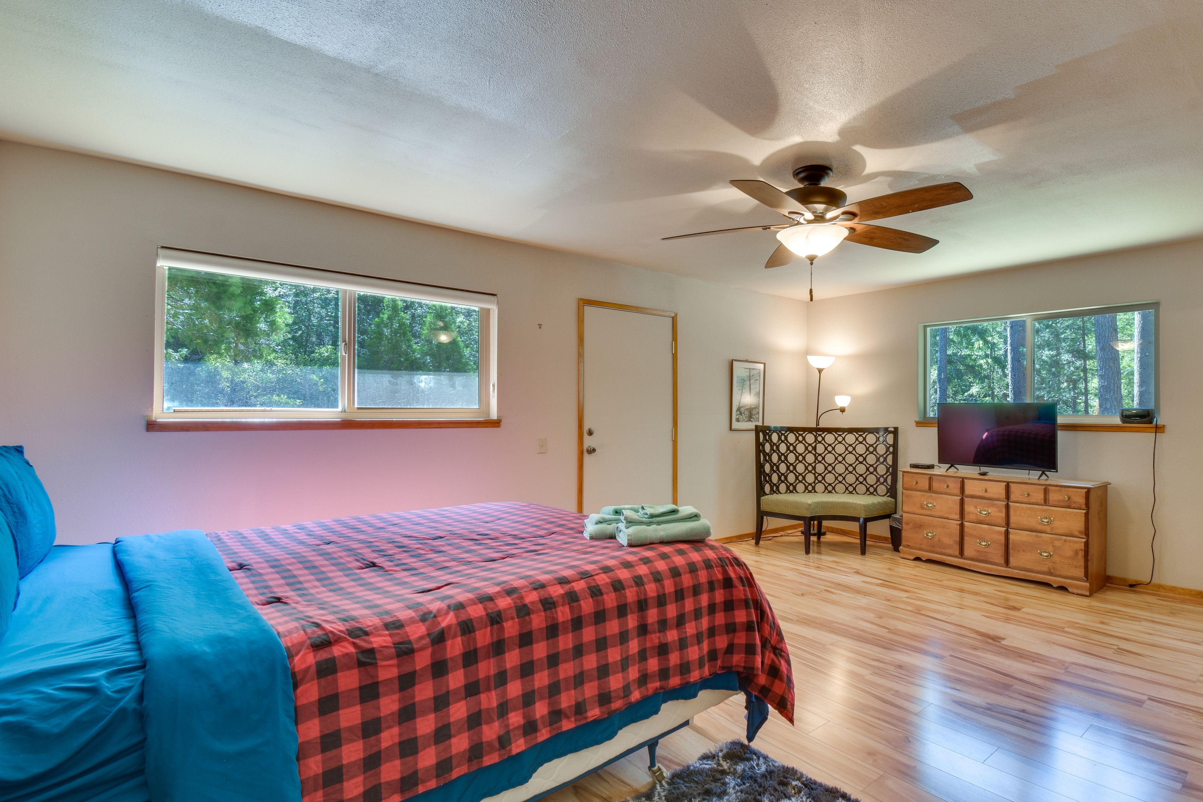 Bedroom 1 | King Bed | Linens Provided