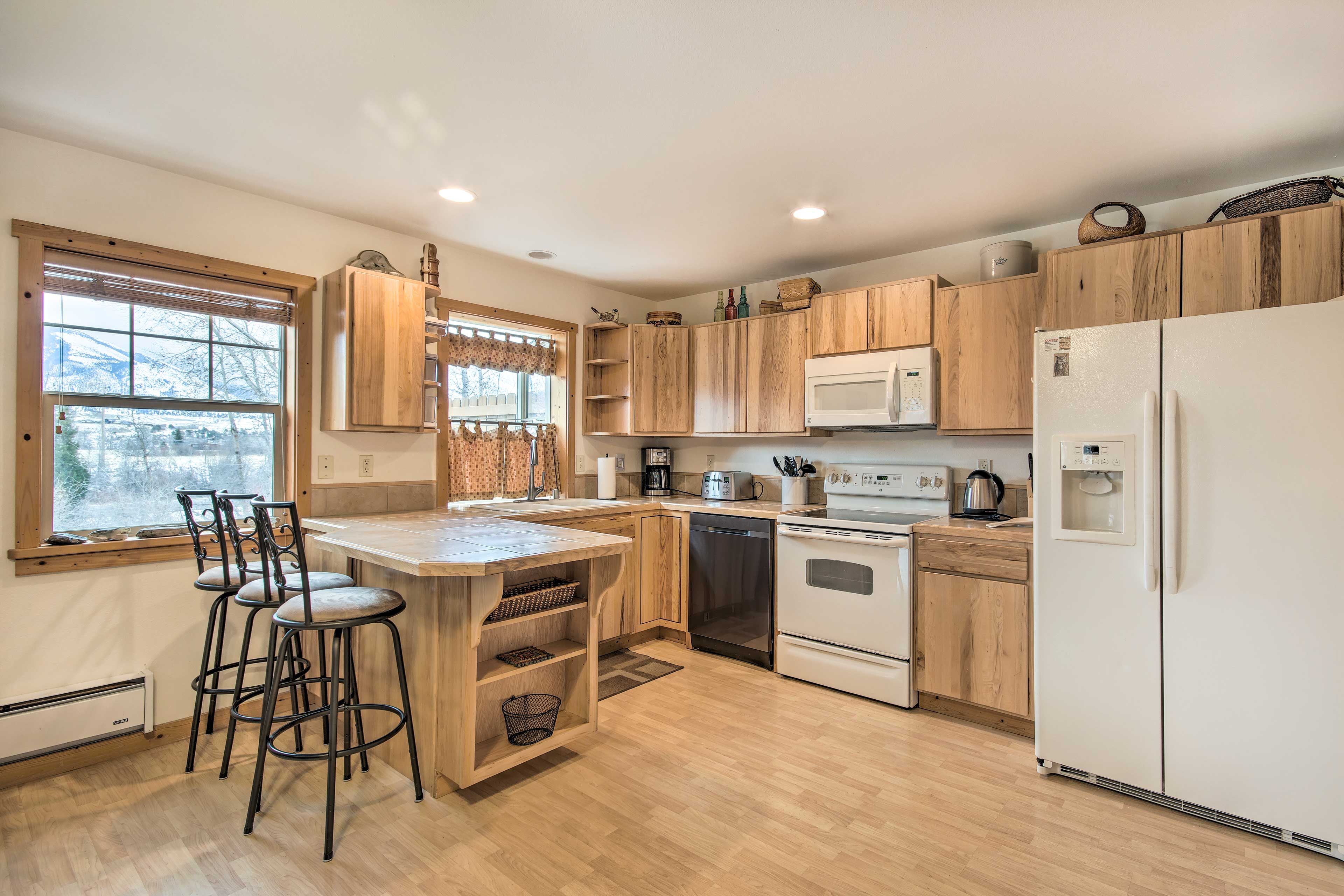 Kitchen | Free WiFi | Grab Rails in Bathroom/Shower | Towels/Linens