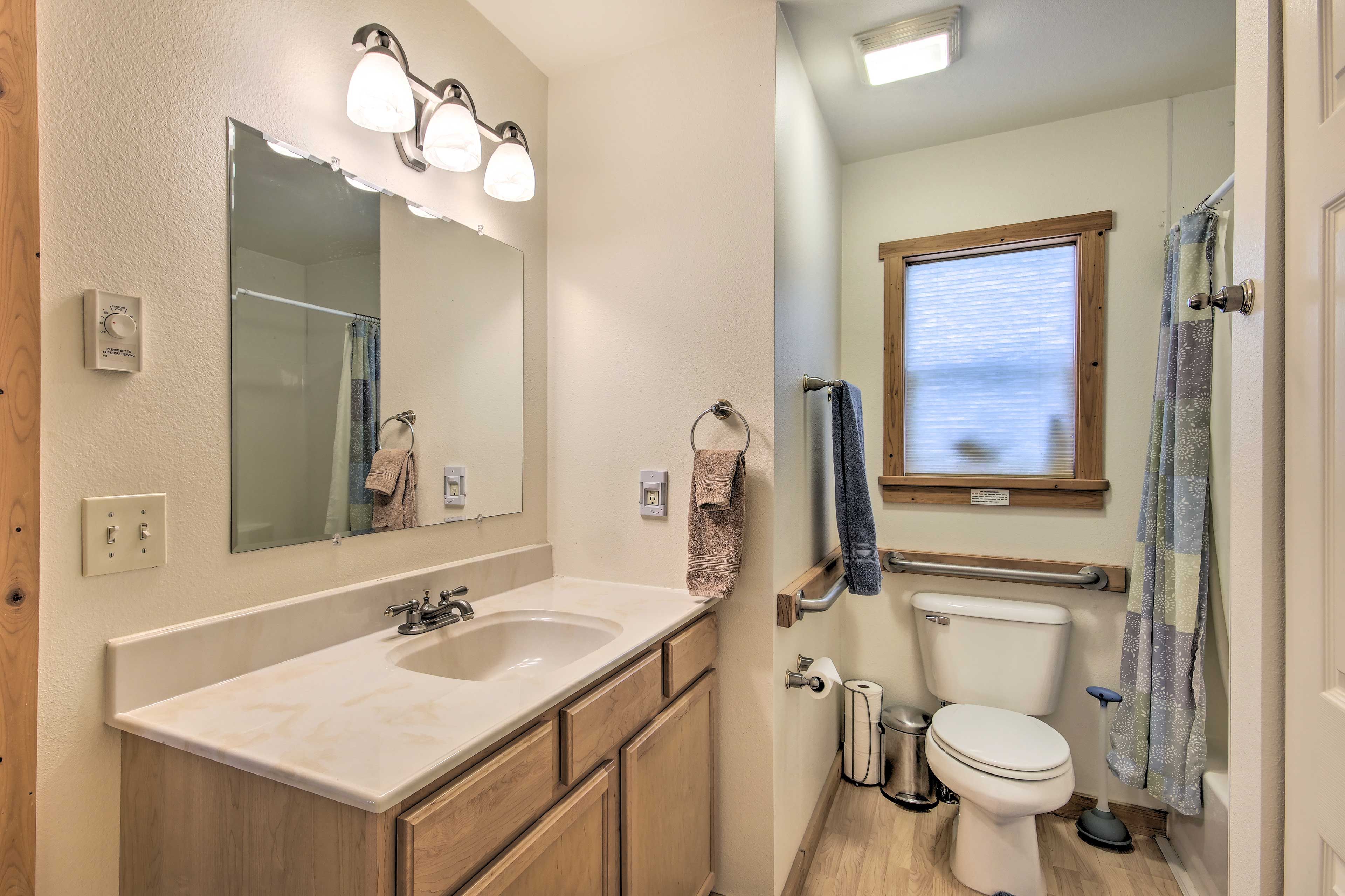 Full Bathroom | Hair Dryer
