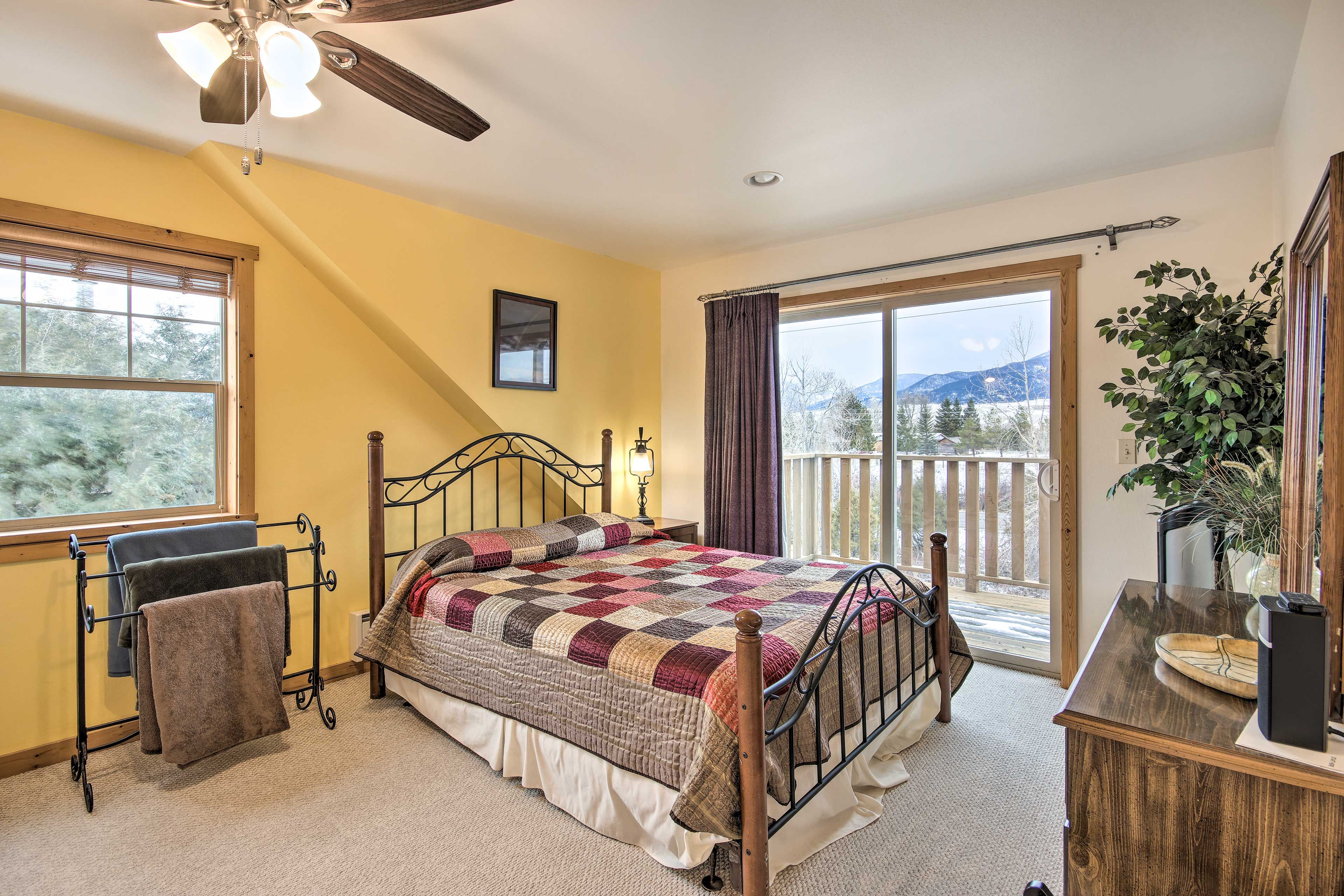 Bedroom 1 | Queen Bed | 2nd Floor