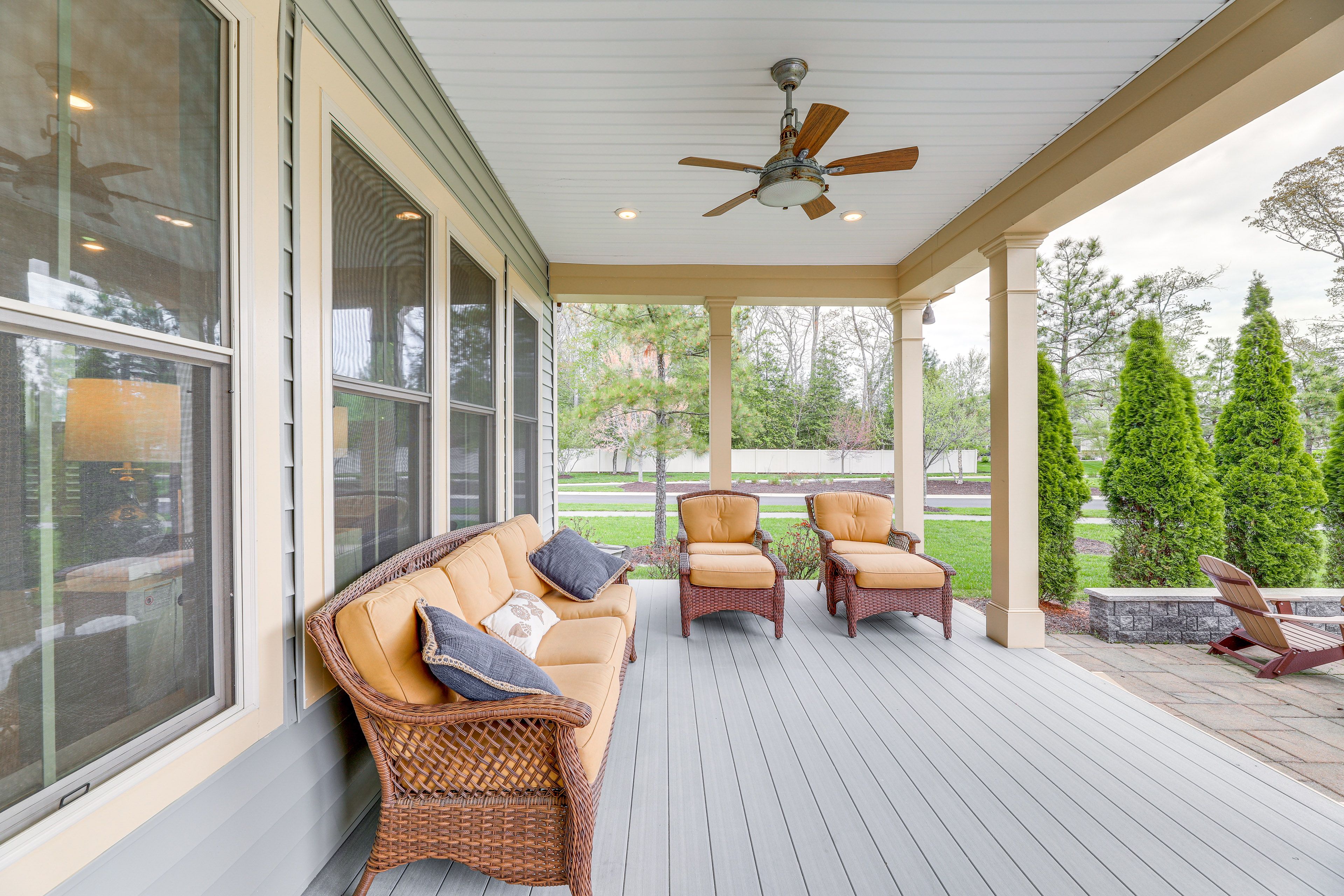 Deck | Seating