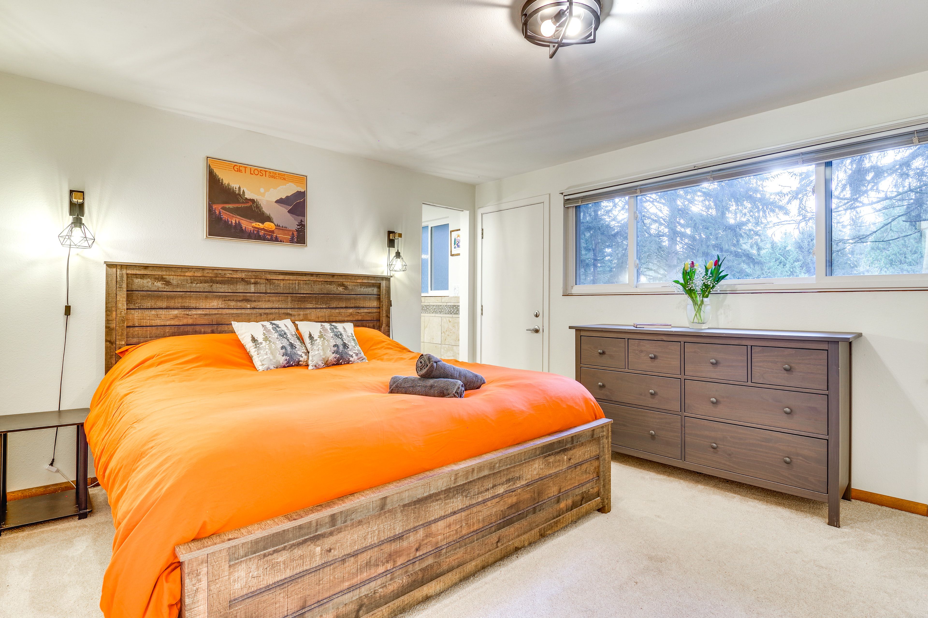 Bedroom 1 | King Bed | En-Suite Bathroom