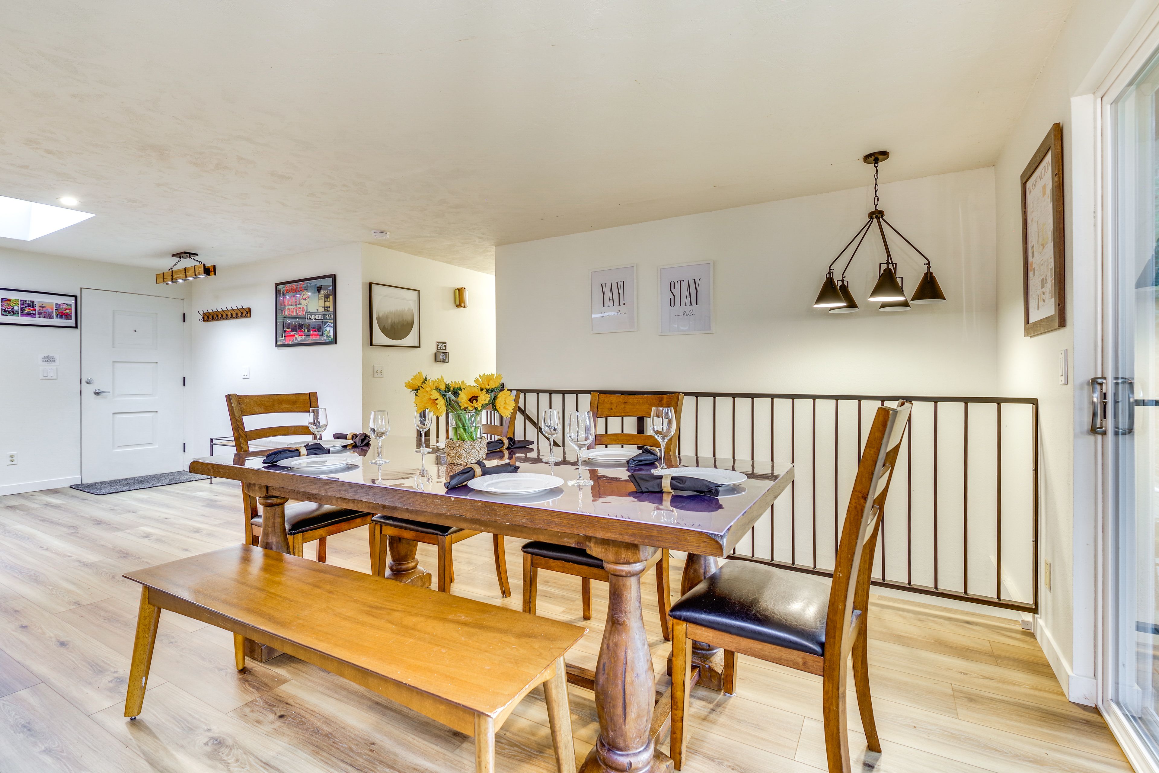 Dining Area | Dishes & Flatware Provided