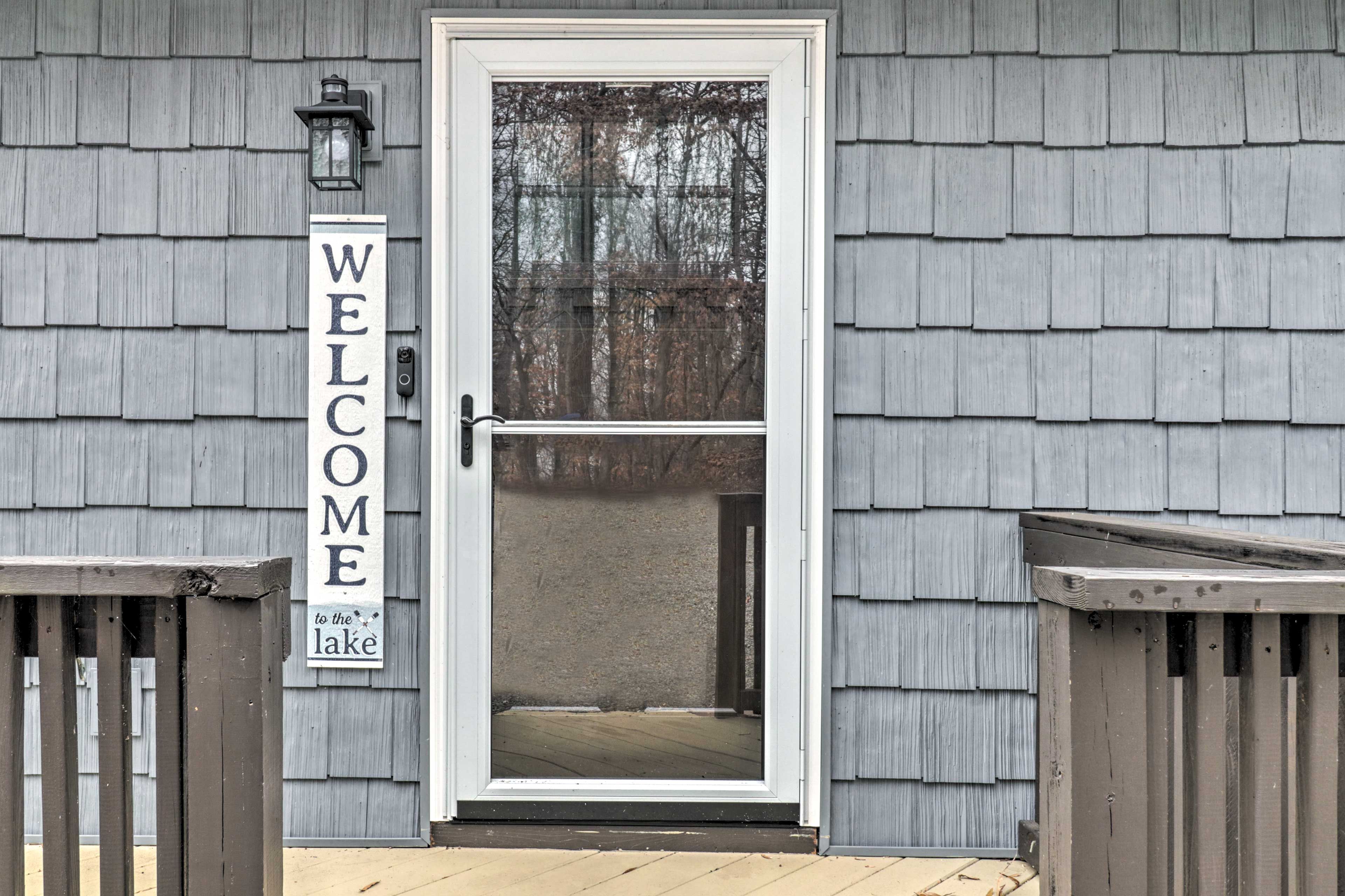 Entrance | 4 Exterior Security Cameras (Facing Outward)