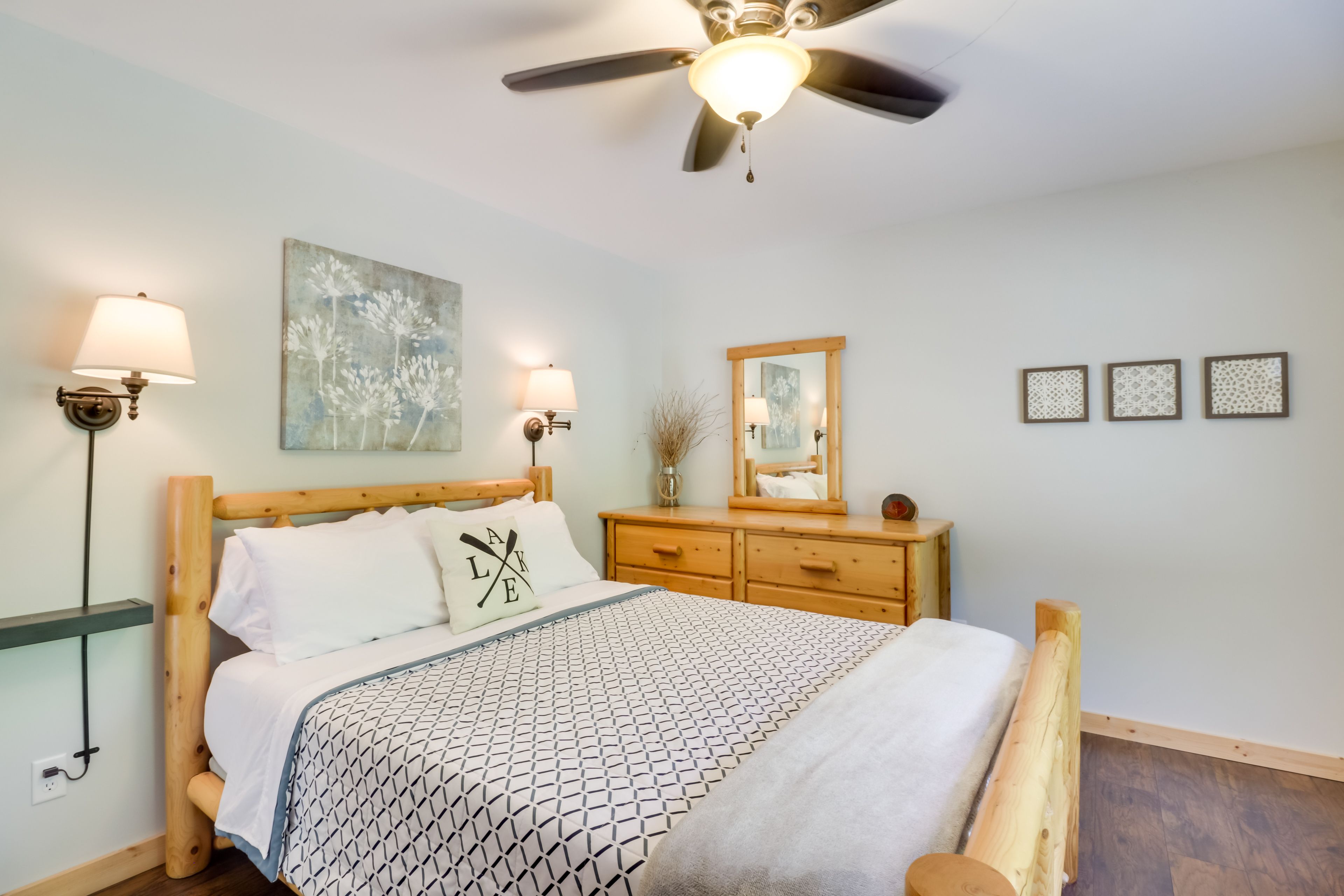 Bedroom 1 | Queen Bed | 1st Floor