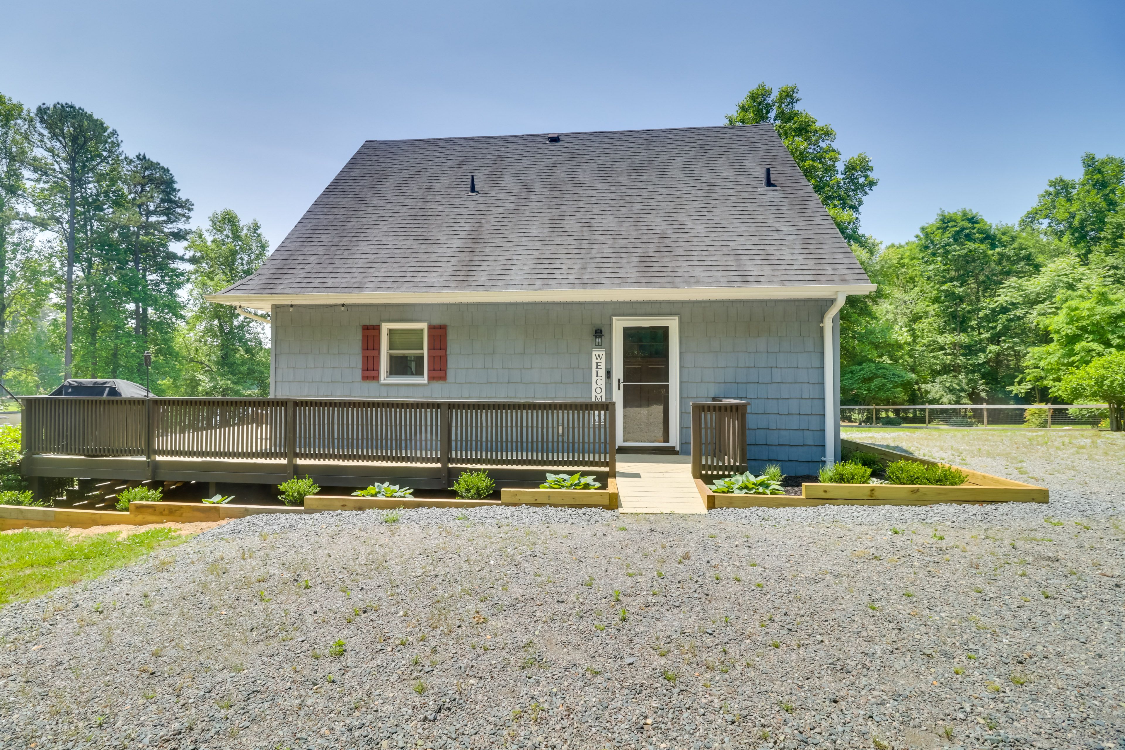 Parking | Driveway (6 Vehicles) | RV/Trailer Parking | Hookup Available