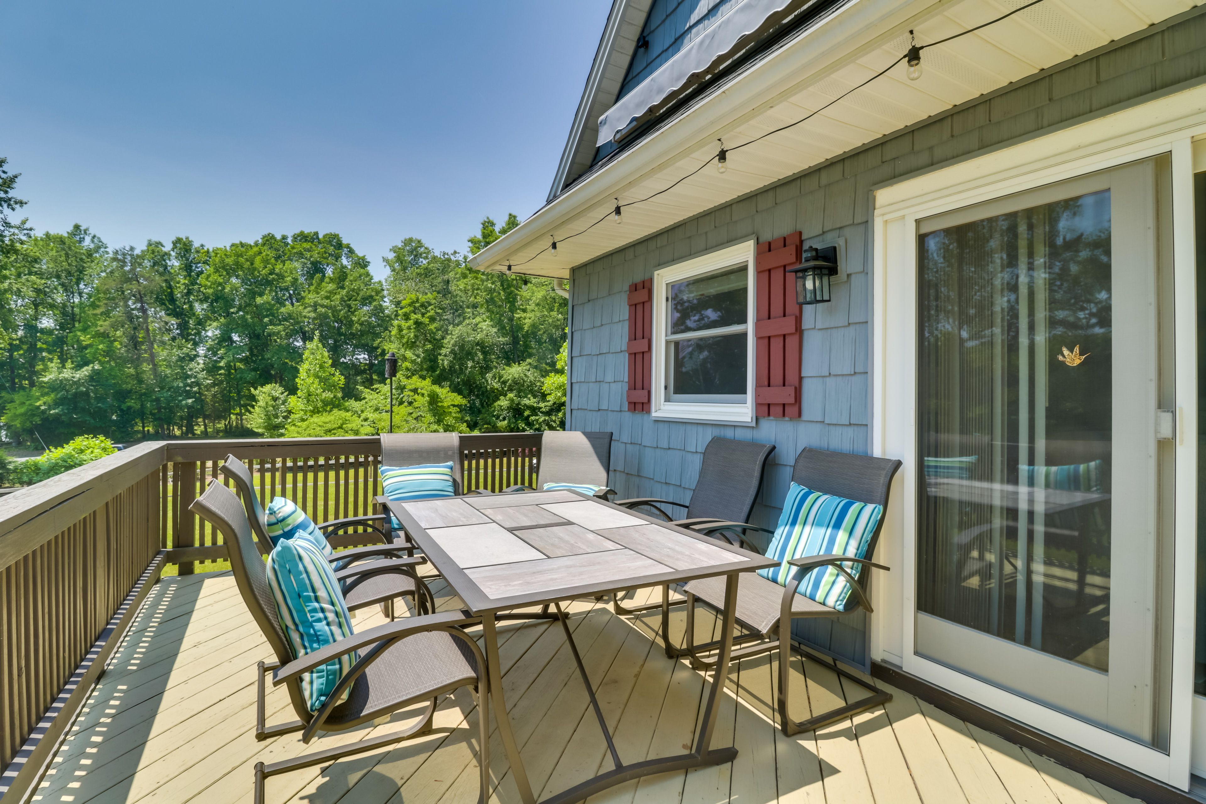 Deck | Gas Grill | Outdoor Dining Area