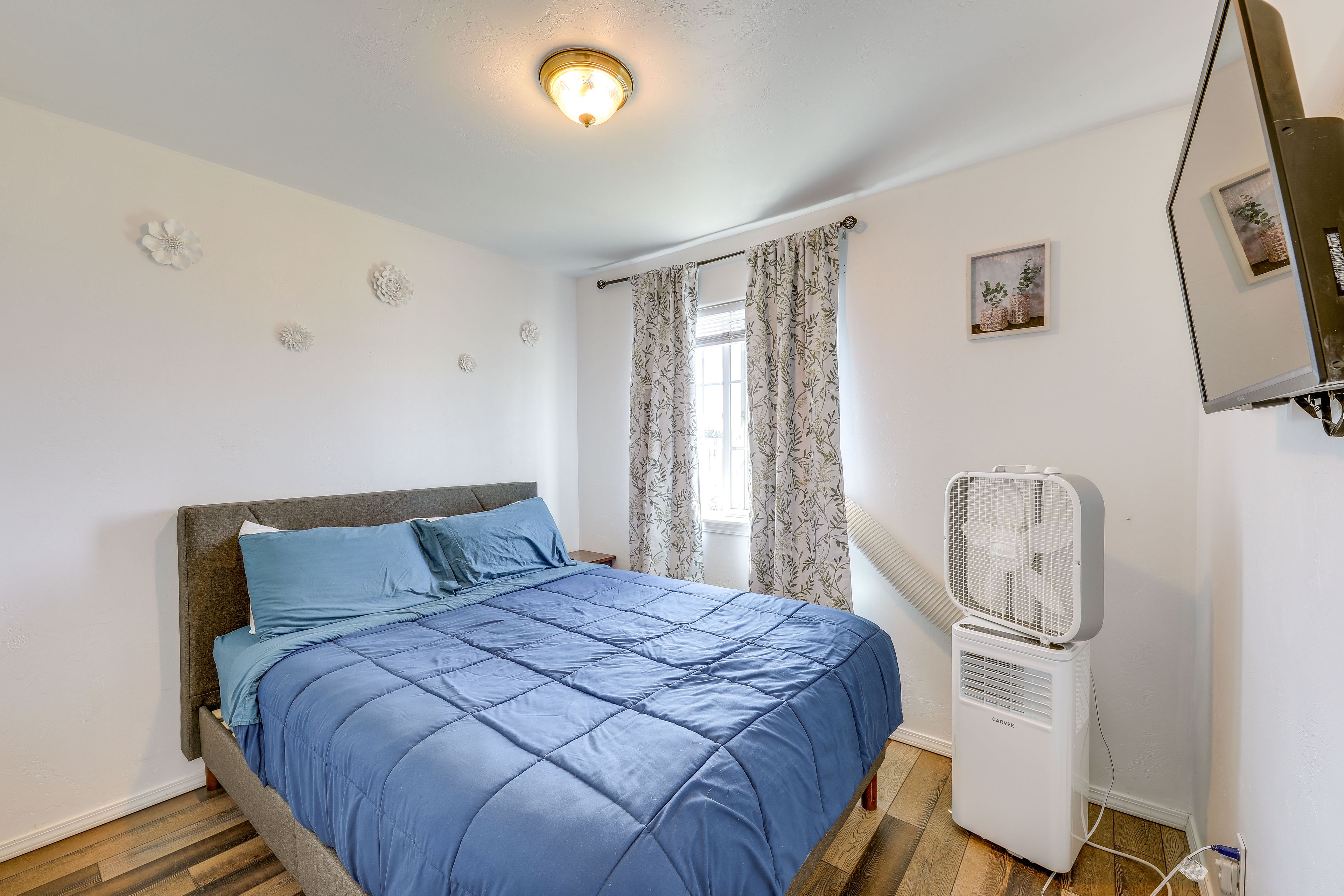 Bedroom 2 | Queen Bed