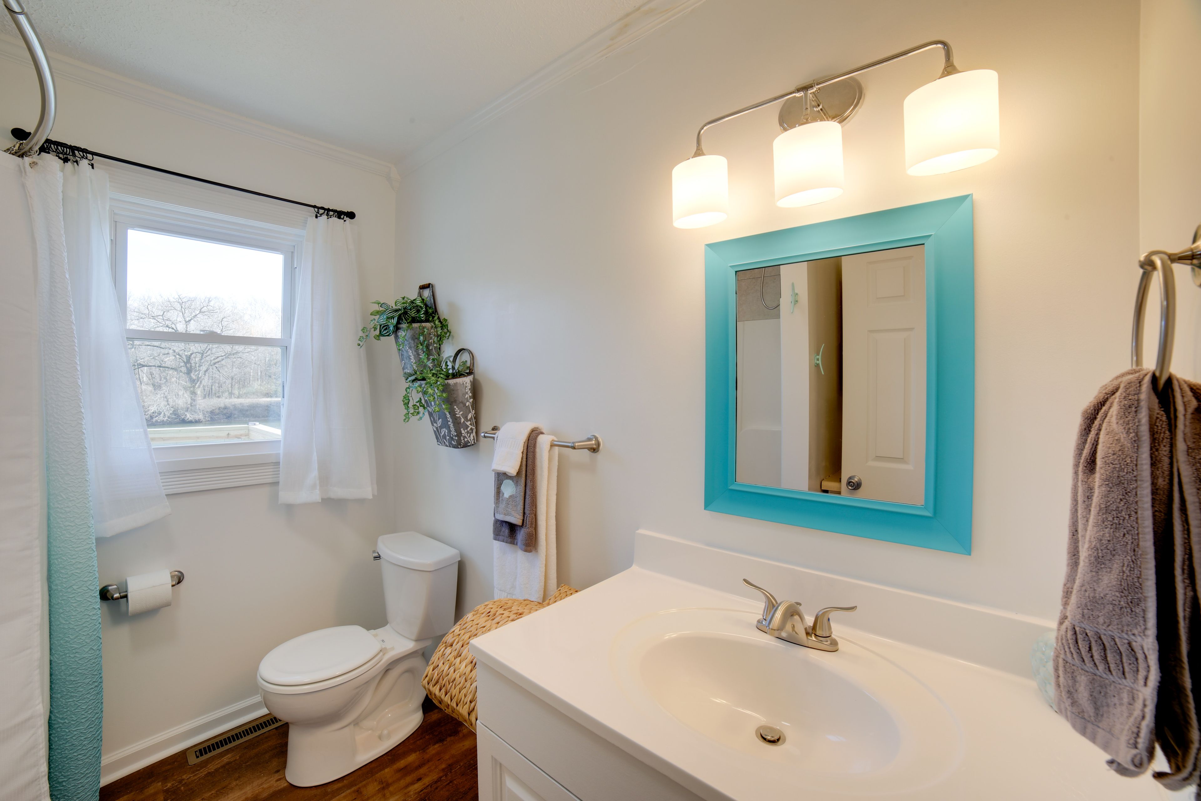 Full Bath | Complimentary Toiletries | Hair Dryer | Towels Provided