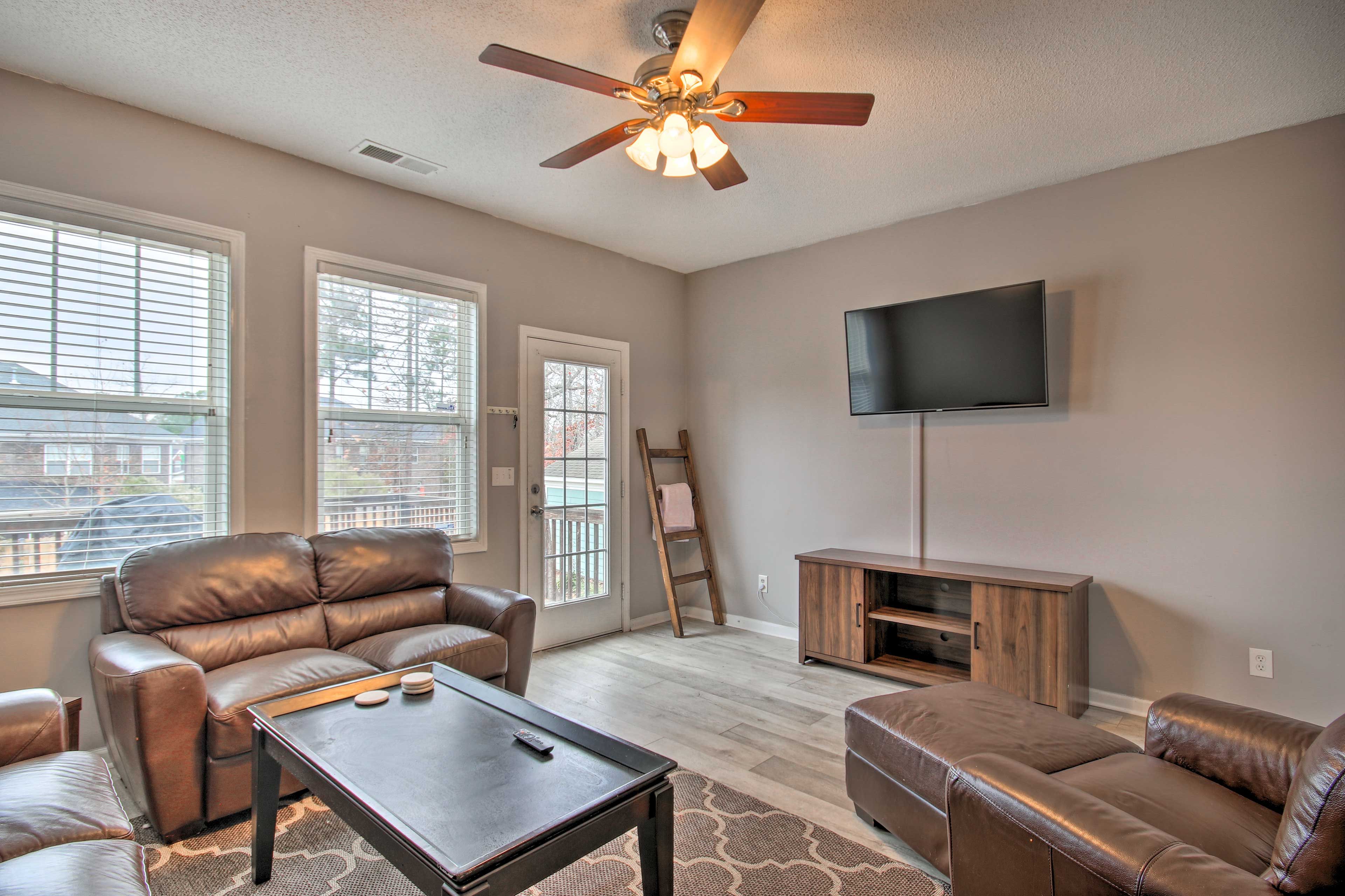 Living Room | Pet Friendly | Complimentary Toiletries