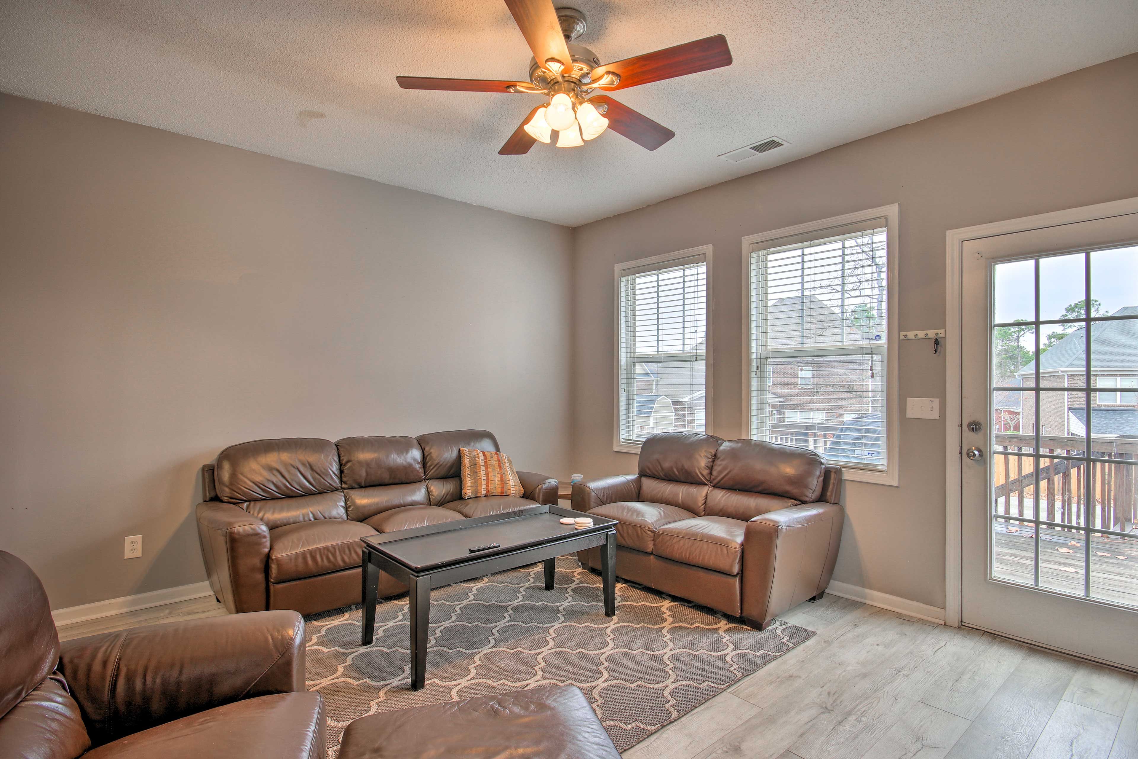 Living Room | Smart TV | Board Games