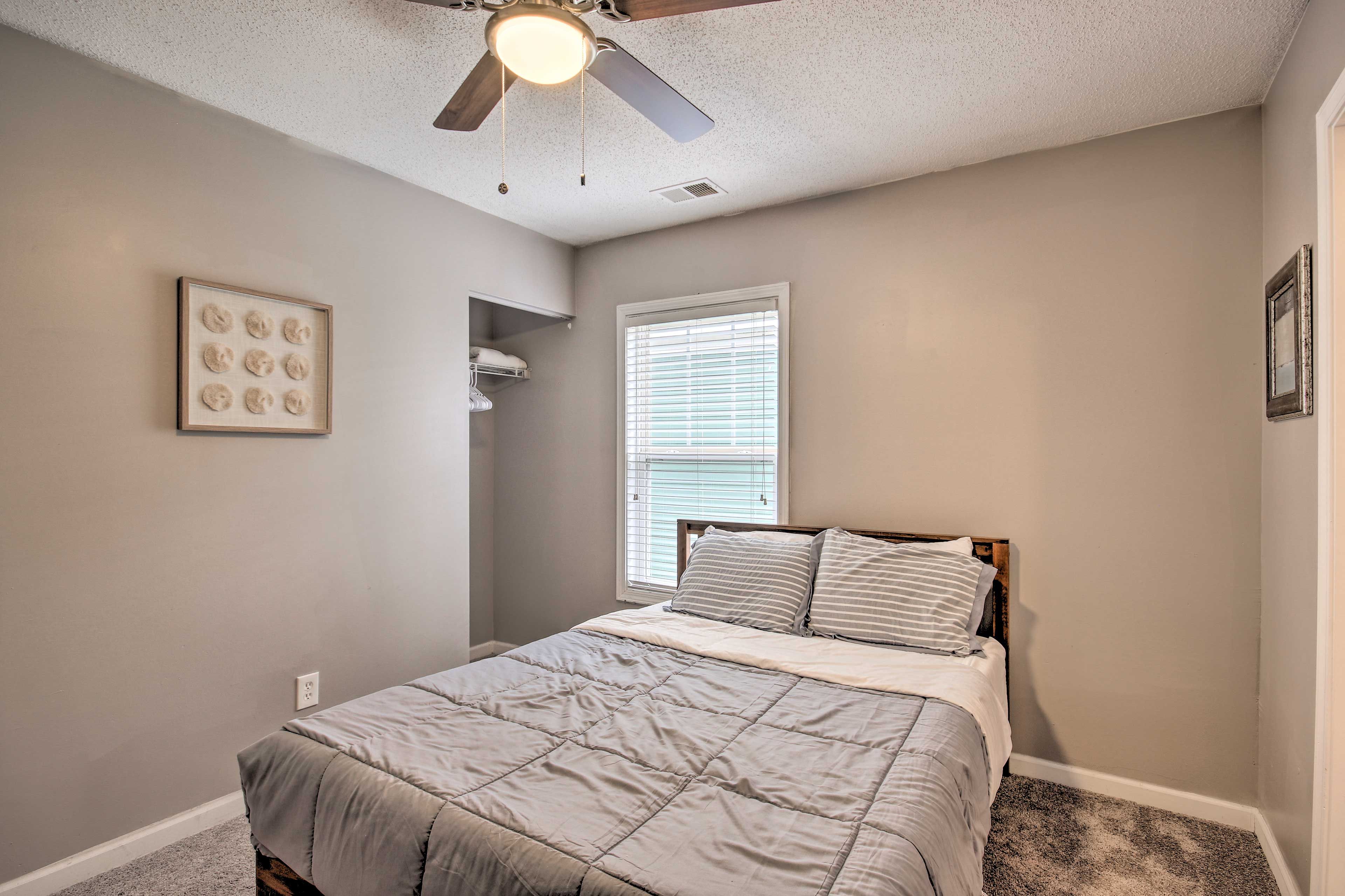 Bedroom 2 | Queen Bed