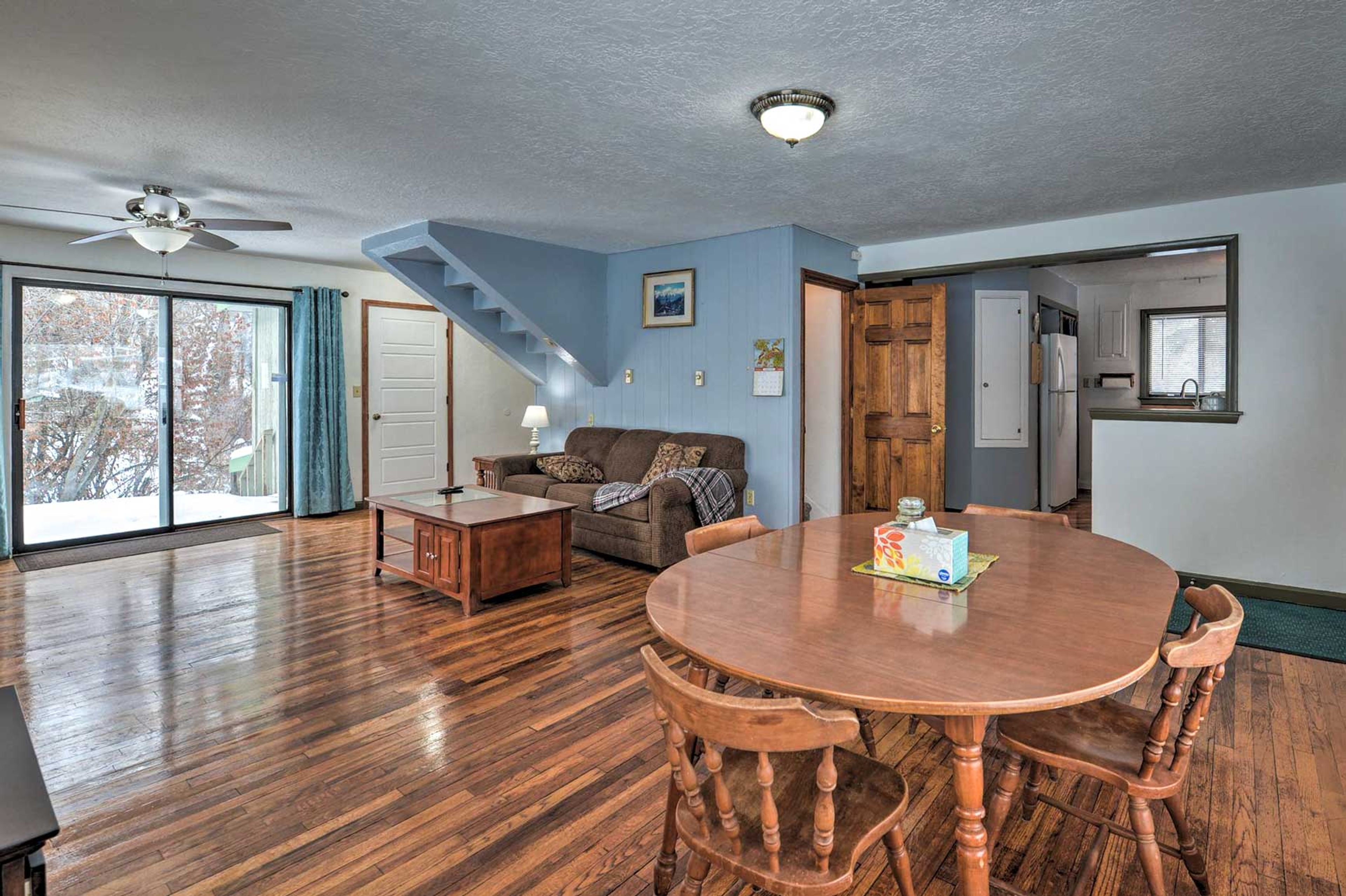 Dining Room | Dishware/Flatware Provided