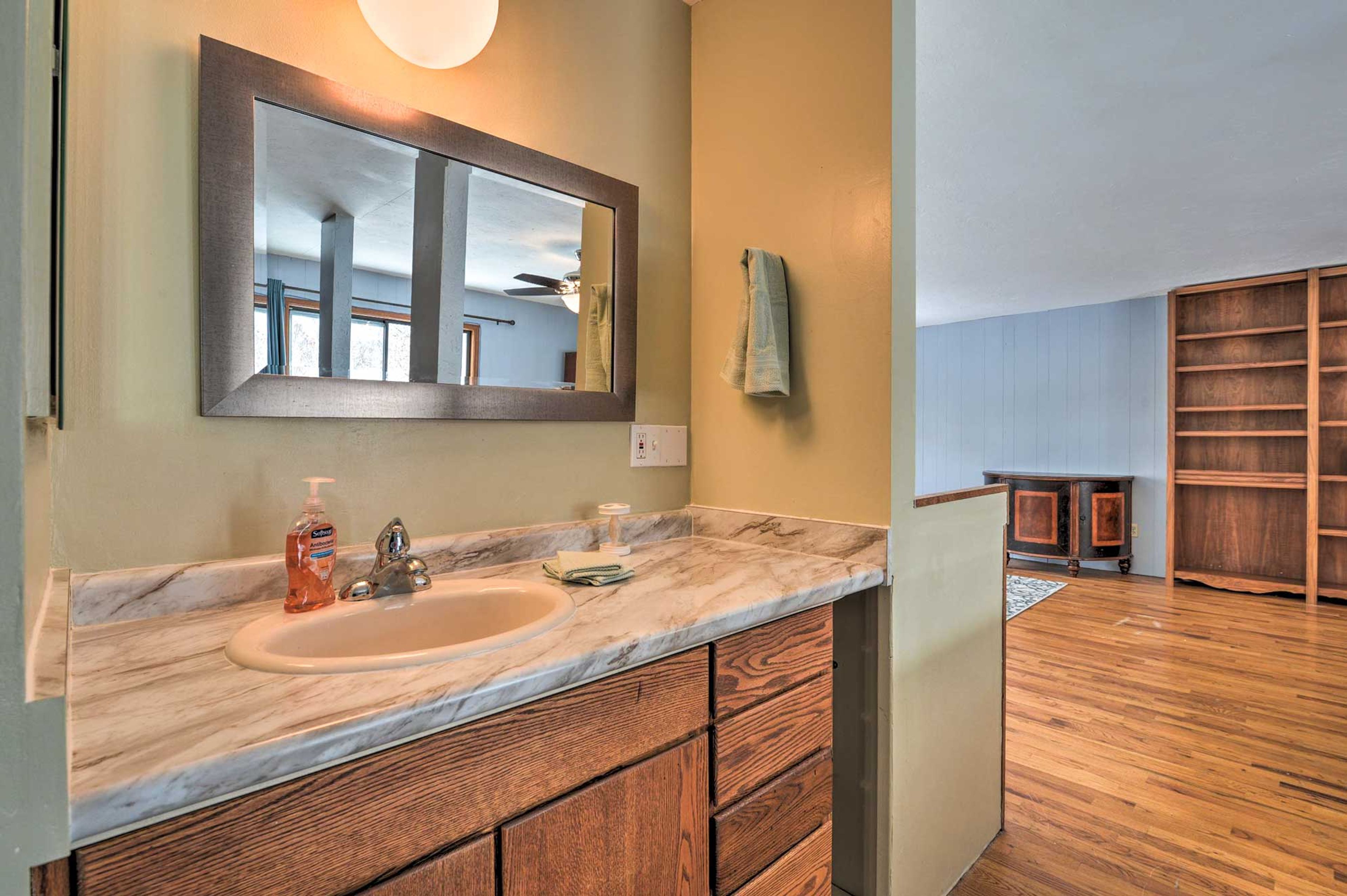 En-Suite Bathroom | Towels Provided | Complimentary Toiletries