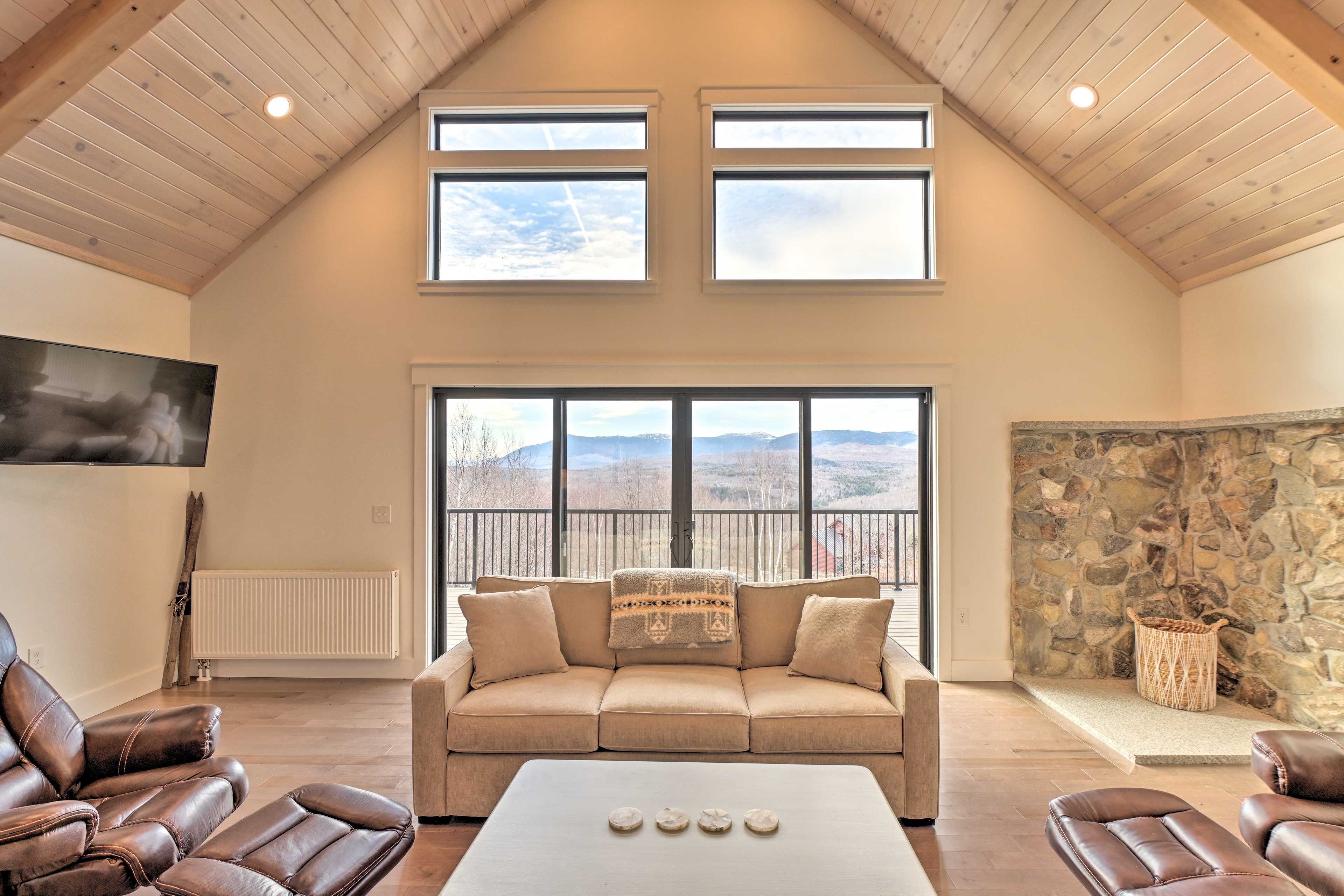Living Room | Main Level | Smart TV