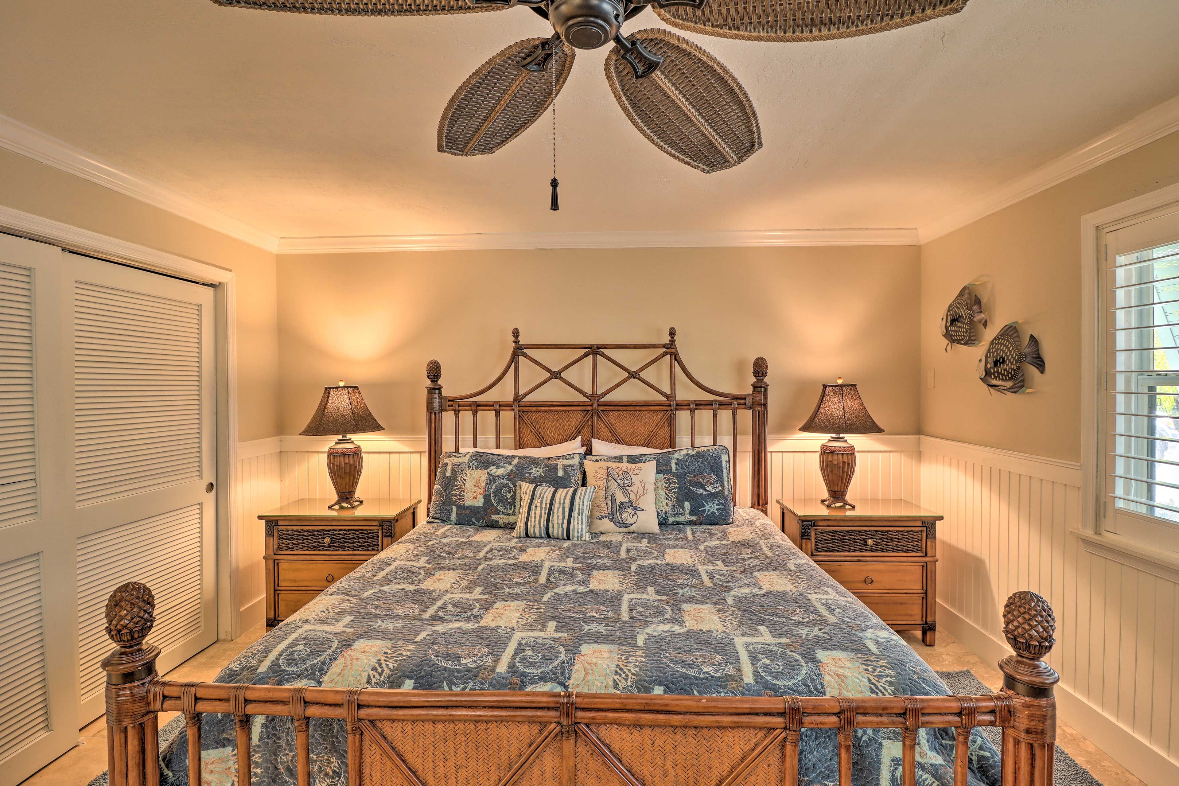 Bedroom 1 | King Bed | Smart TV w/ Cable | Laptop-Friendly Desk | Printer