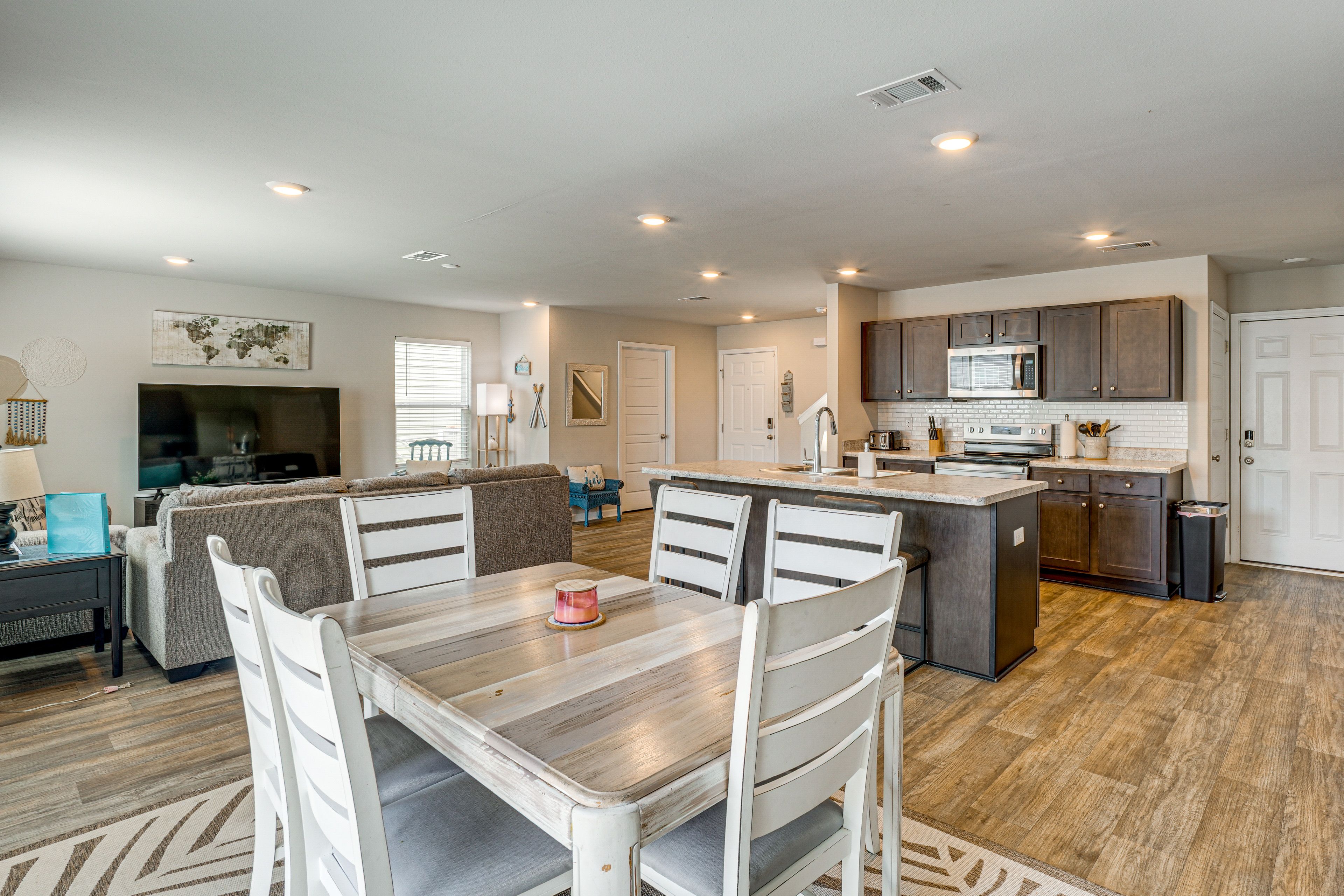 Dining Area | Dishware & Flatware