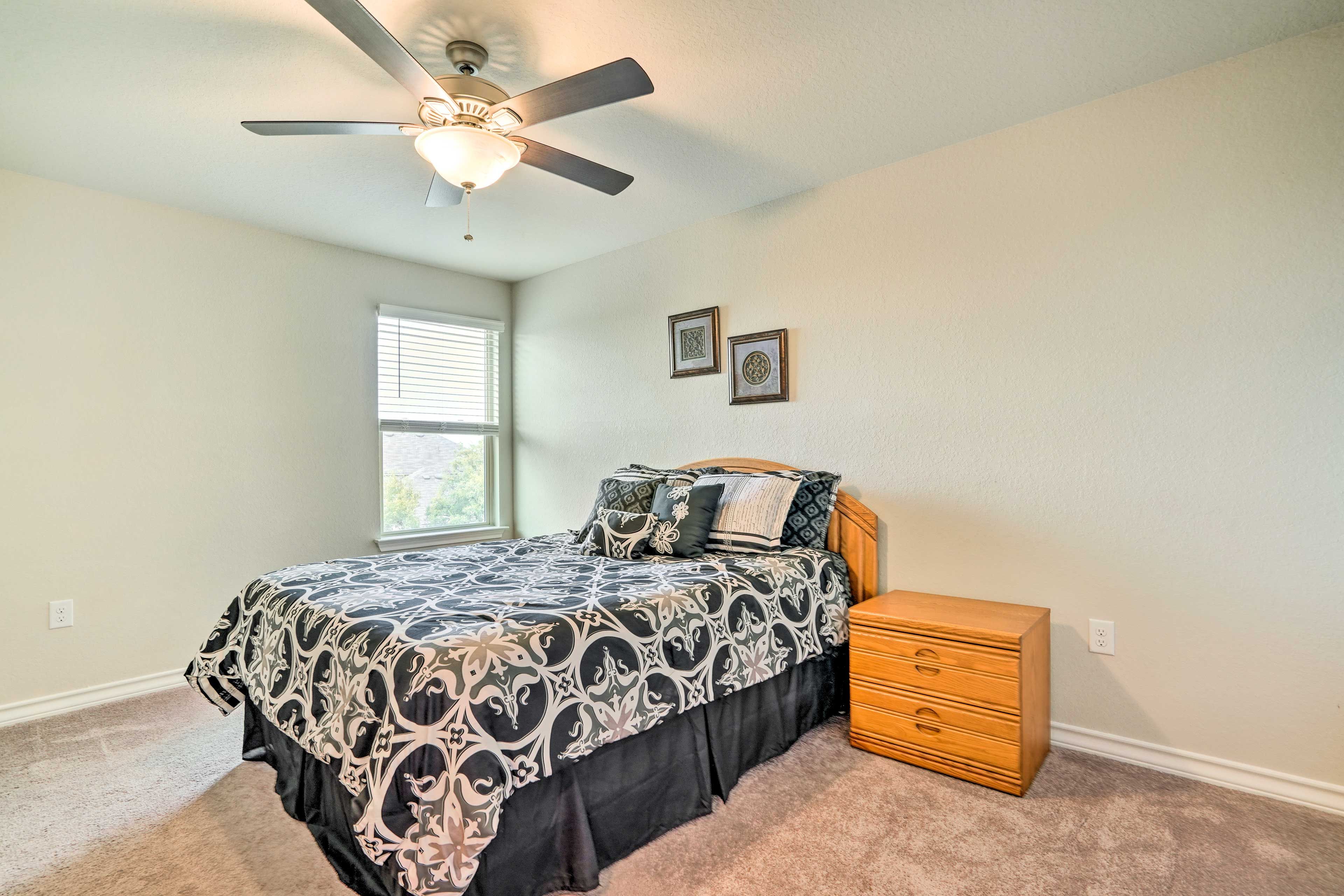 Bedroom 5 | Queen Bed | 2nd Floor