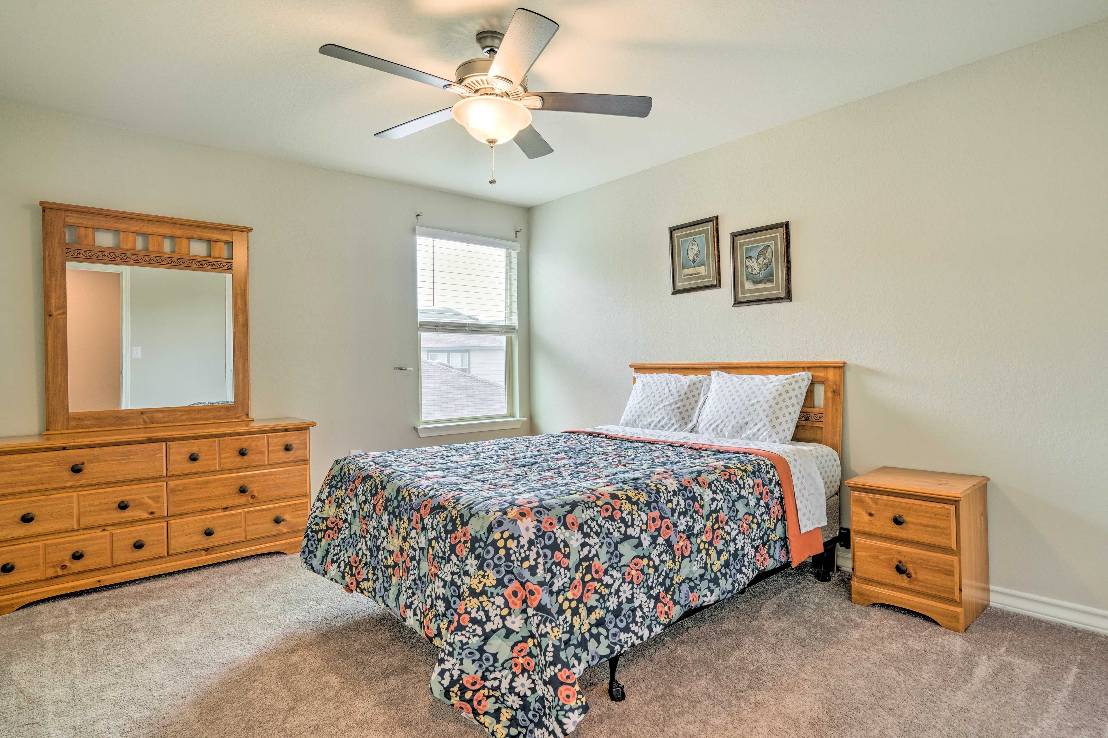 Bedroom 4 | Queen Bed | 2nd Floor
